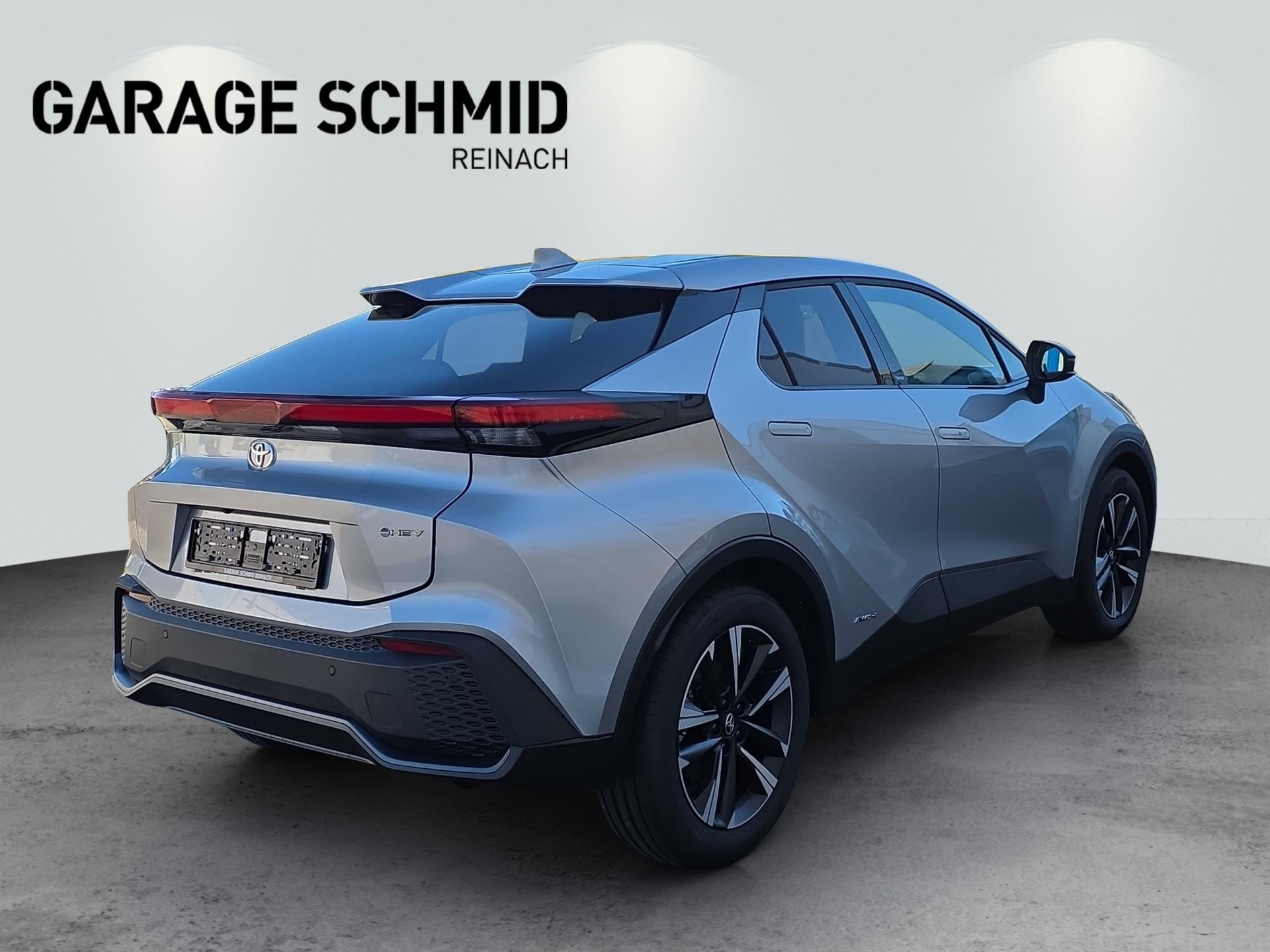 TOYOTA C-HR 2.0 HEV Swiss Edition 4x4-image-6