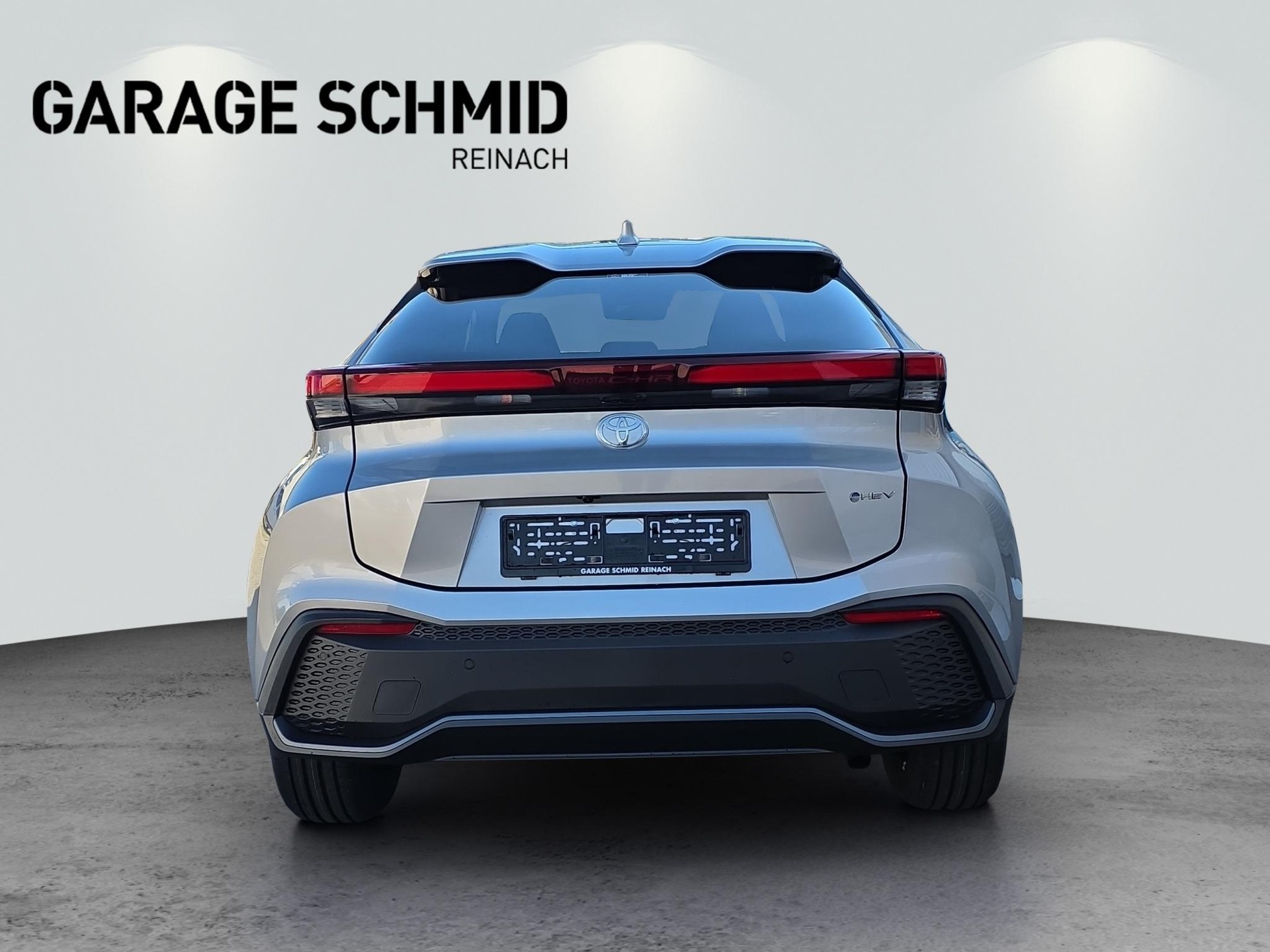 TOYOTA C-HR 2.0 HEV Swiss Edition 4x4-image-5
