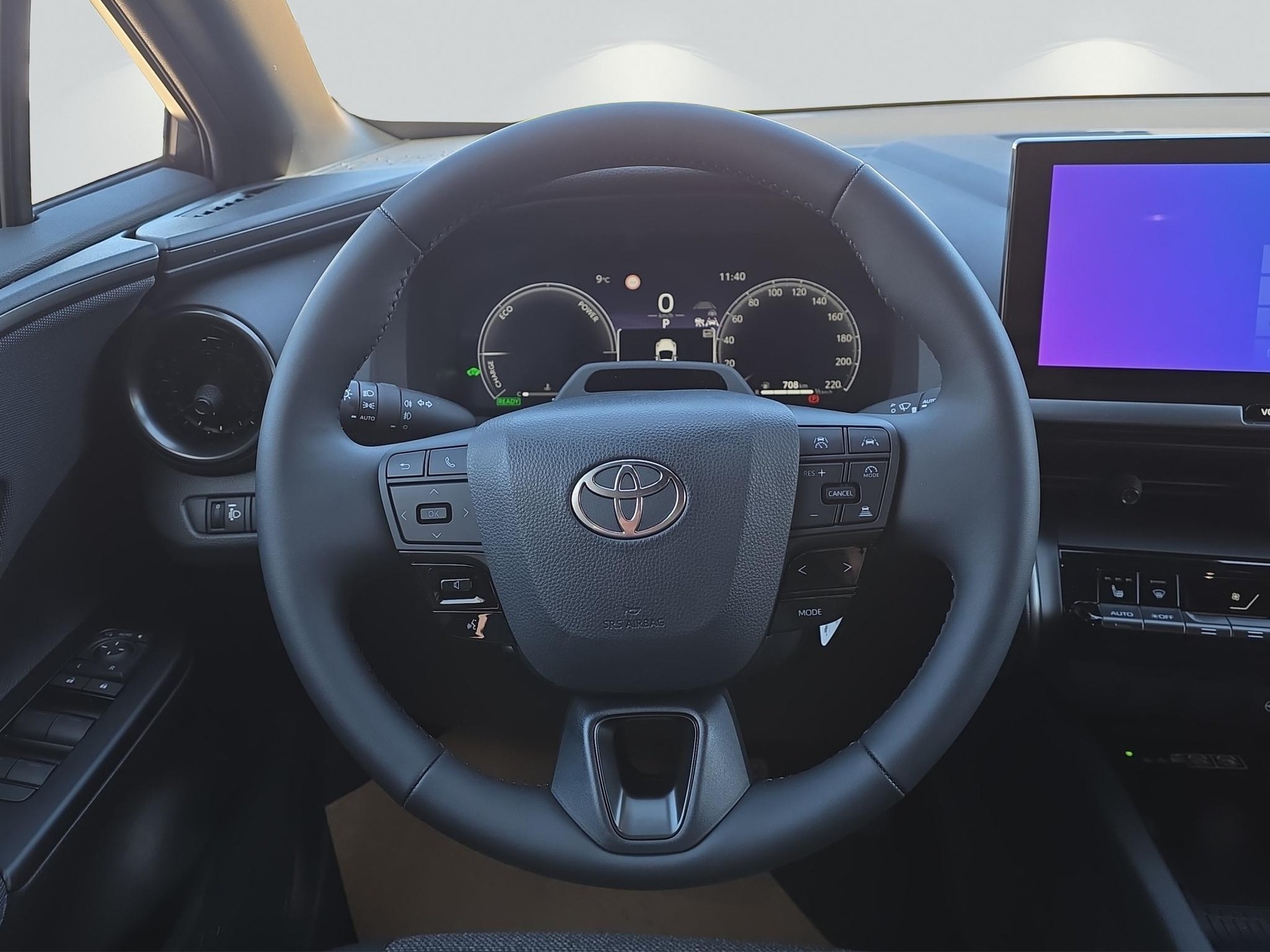 TOYOTA C-HR 2.0 HEV Swiss Edition 4x4-image-10