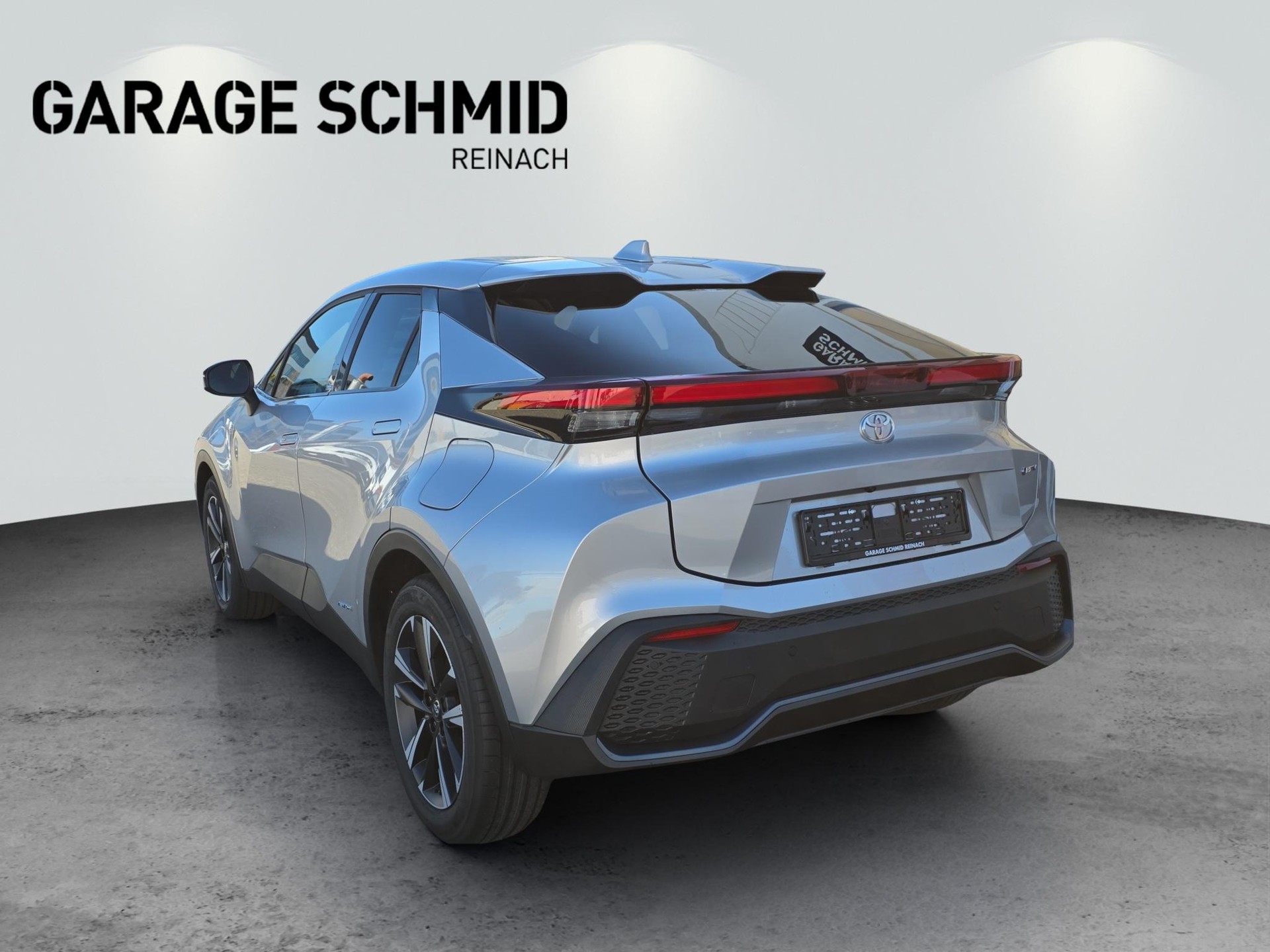TOYOTA C-HR 2.0 HEV Swiss Edition 4x4-image-4