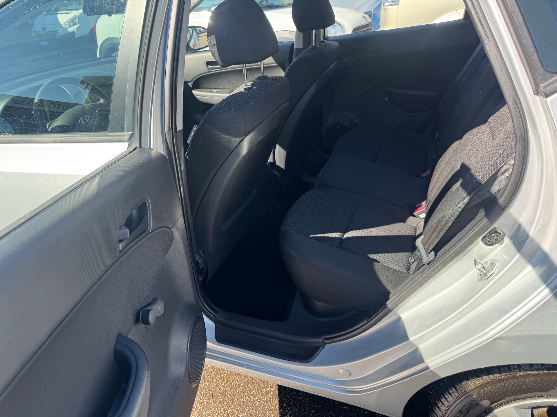 HYUNDAI i30 1.4 Comfort-image-9