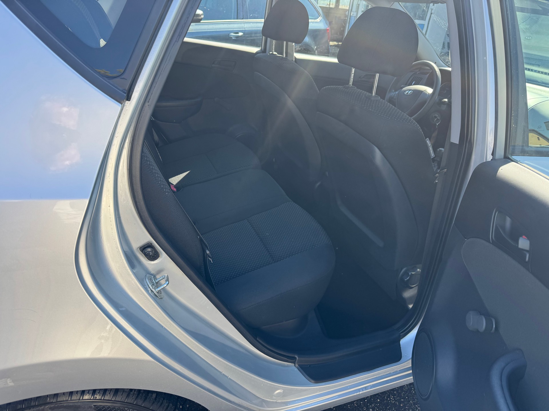 HYUNDAI i30 1.4 Comfort-image-10