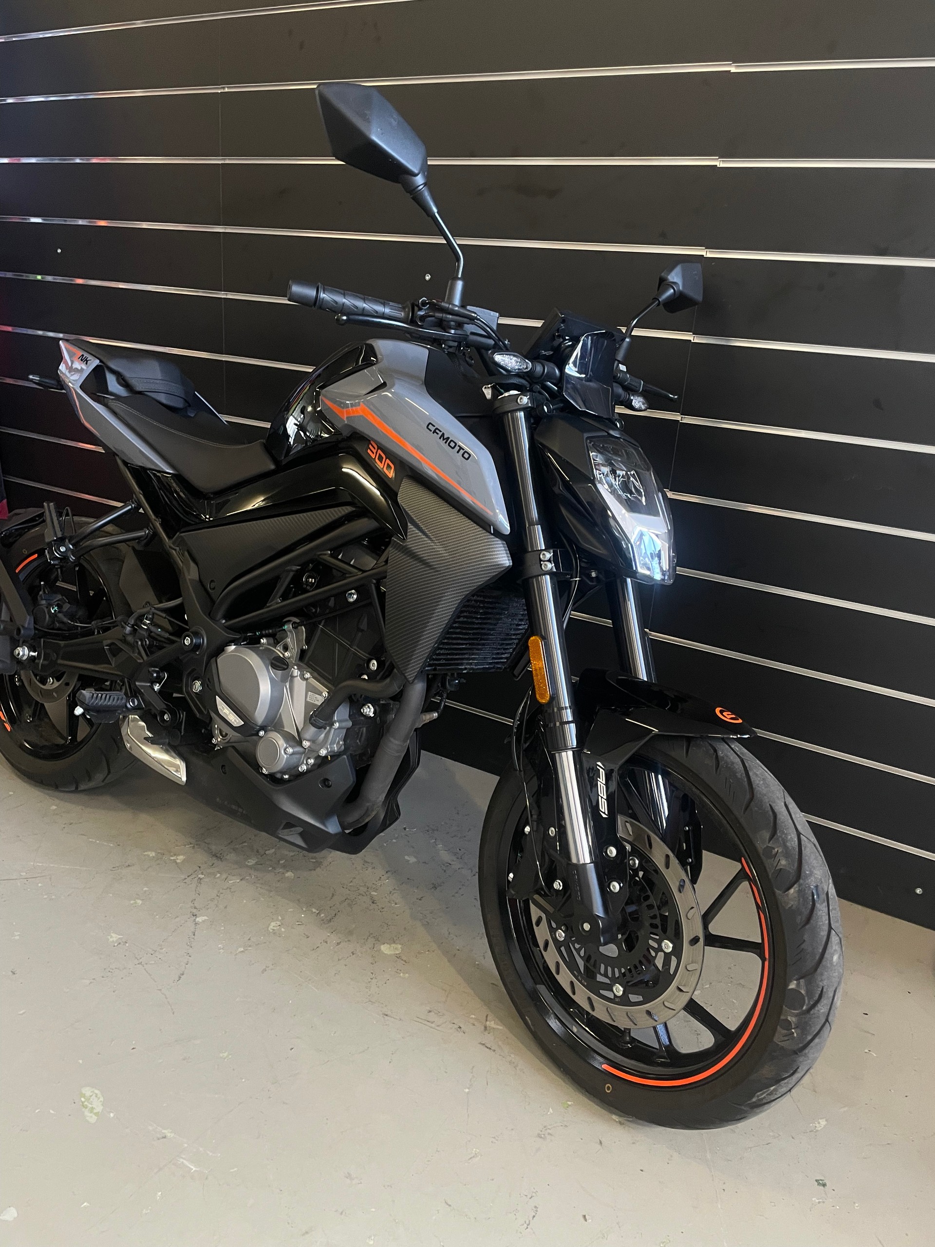 CF MOTO 300NK-image-2