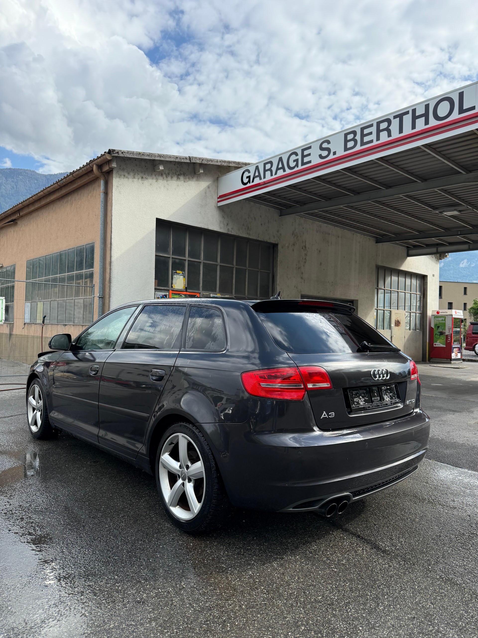 AUDI A3 Sportback 2.0 TDI Ambition S-tronic-image-4