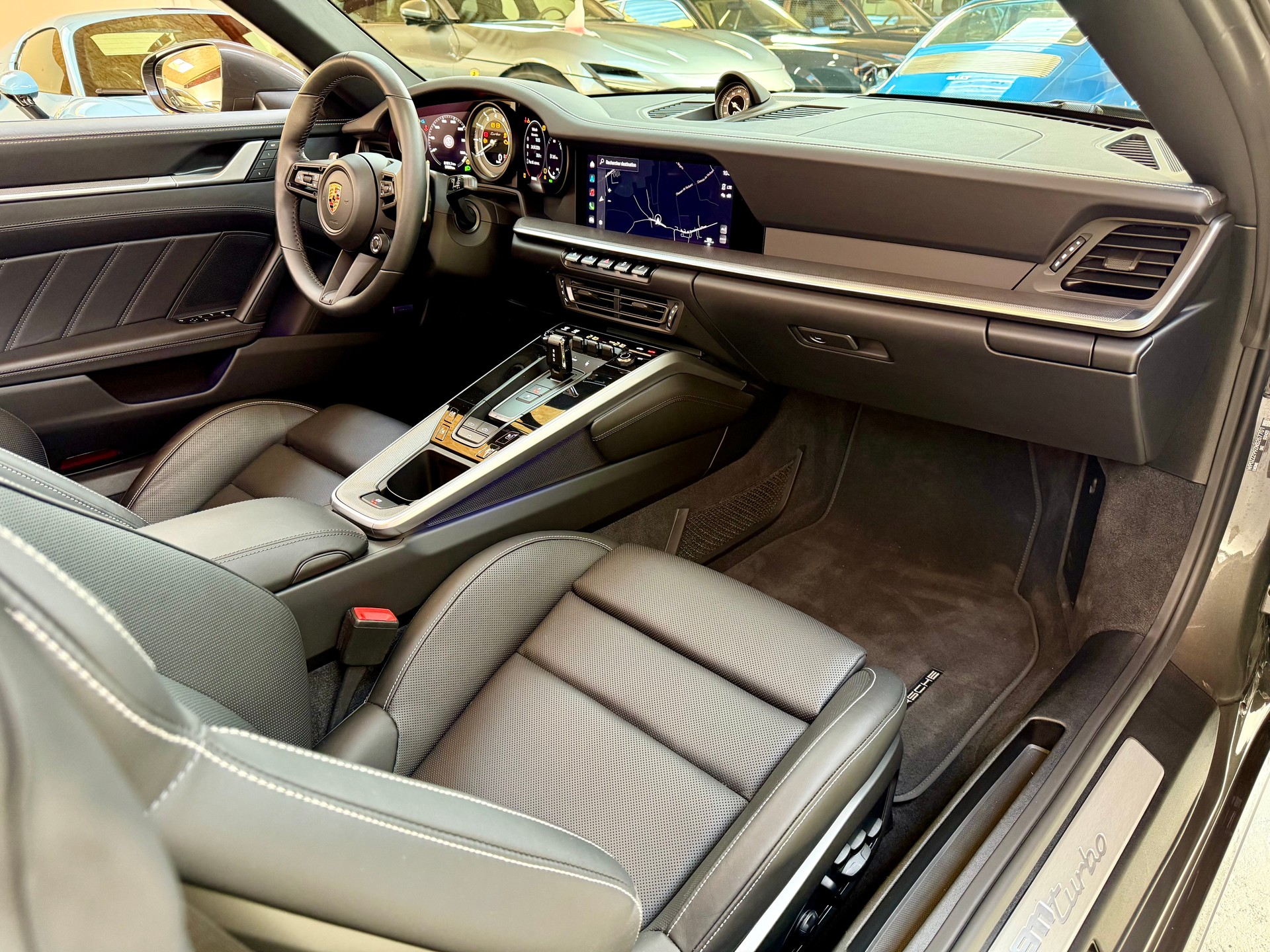 PORSCHE 911 Turbo Cabriolet PDK-image-13