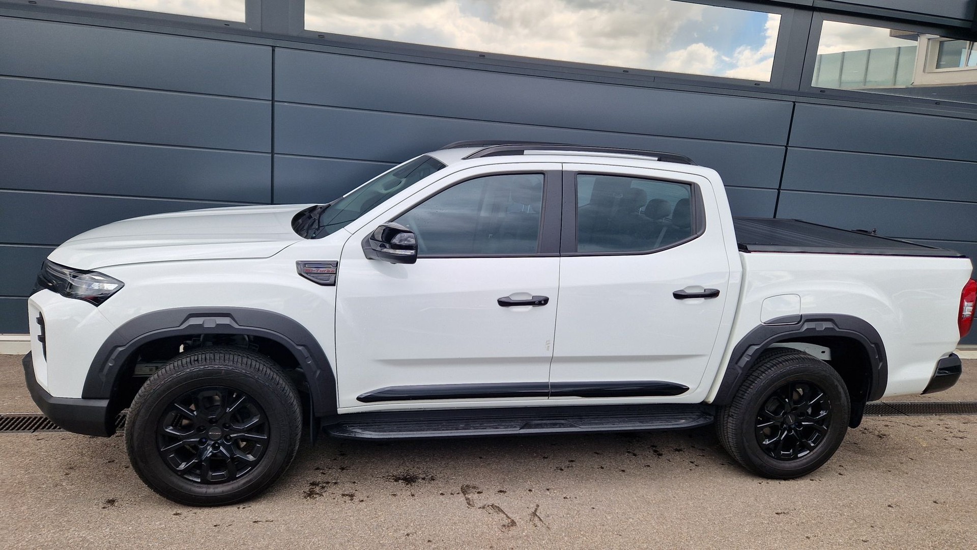 MAXUS T60 Max 2.0TDI 4x4 Autom Luxury-showroom-element-3