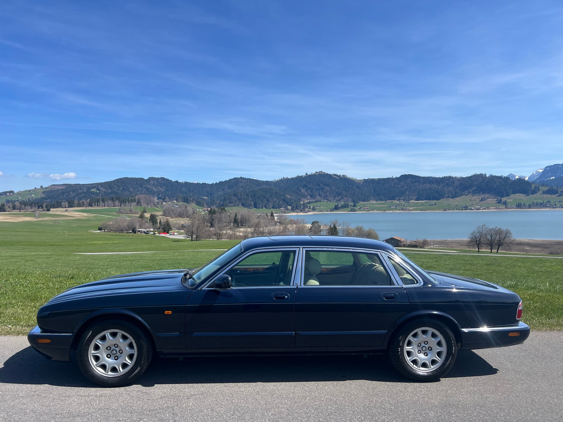 JAGUAR XJ 4.0 V8 Sovereign-image-2