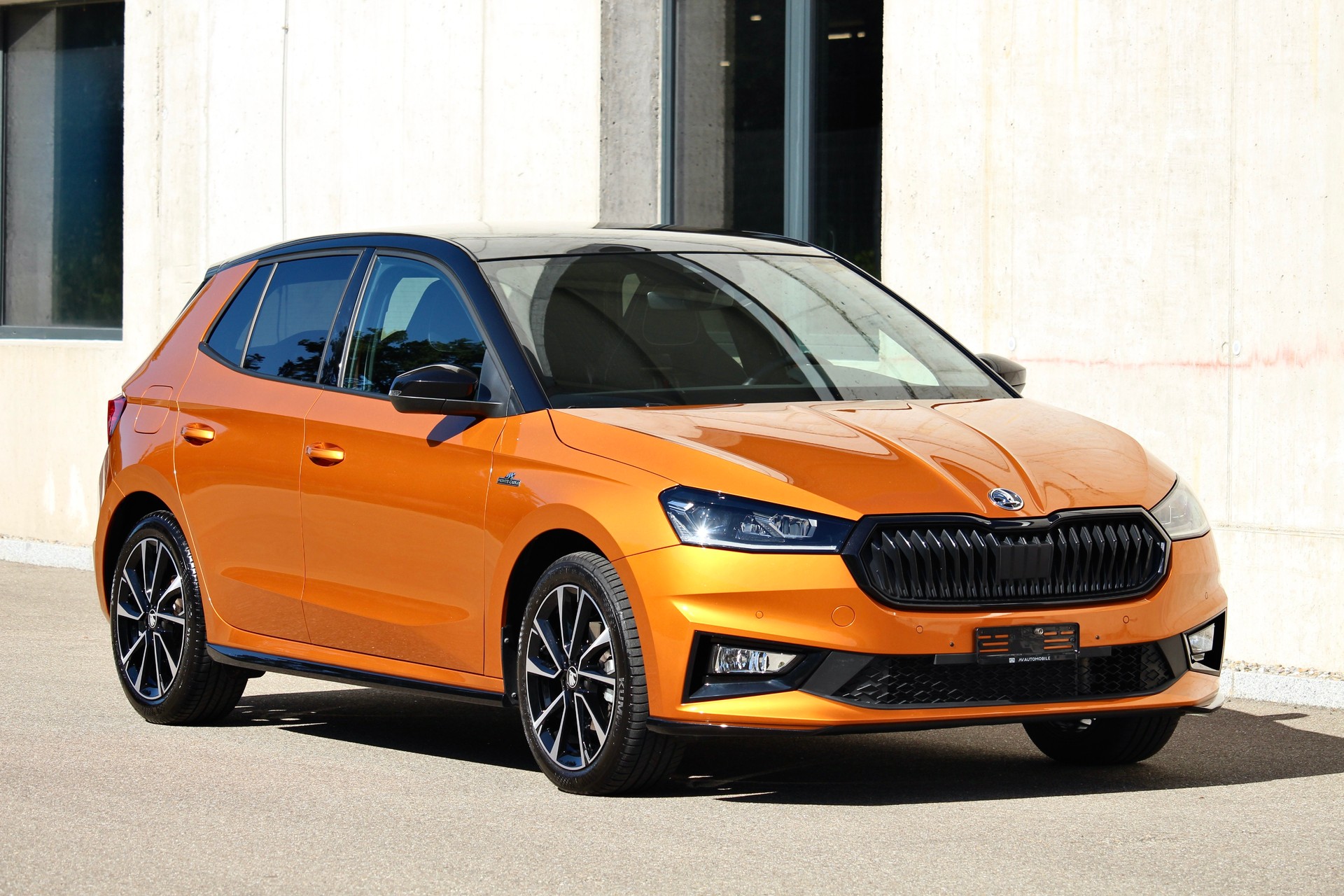SKODA Fabia 1.5 TSI Monte Carlo DSG 150PS *Sonderlackierung Orange / Black *Panorama Glasdach *5 Jahre Werks-Garantie!-showroom-element-1