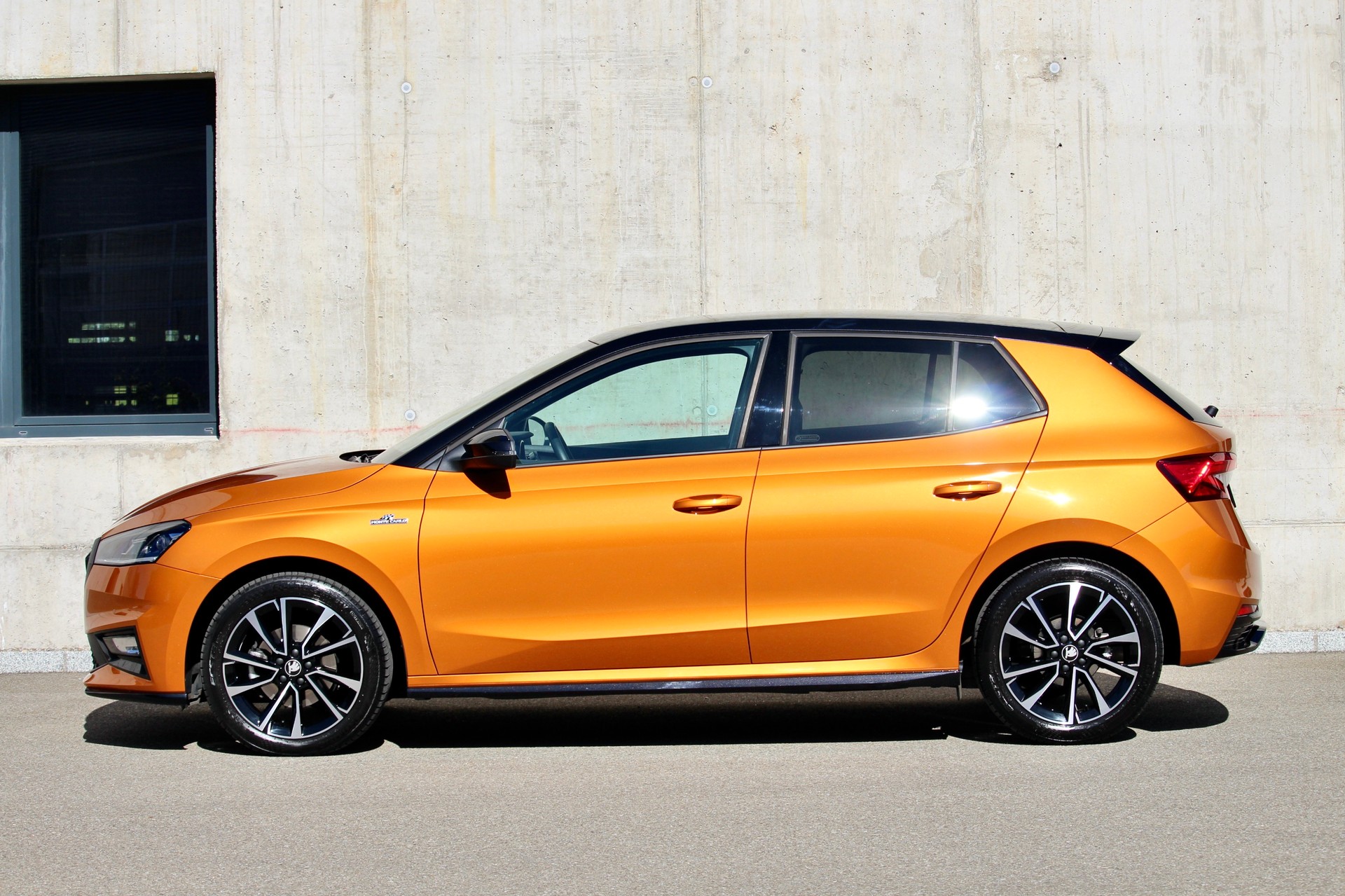 SKODA Fabia 1.5 TSI Monte Carlo DSG 150PS *Sonderlackierung Orange / Black *Panorama Glasdach *5 Jahre Werks-Garantie!-image-9