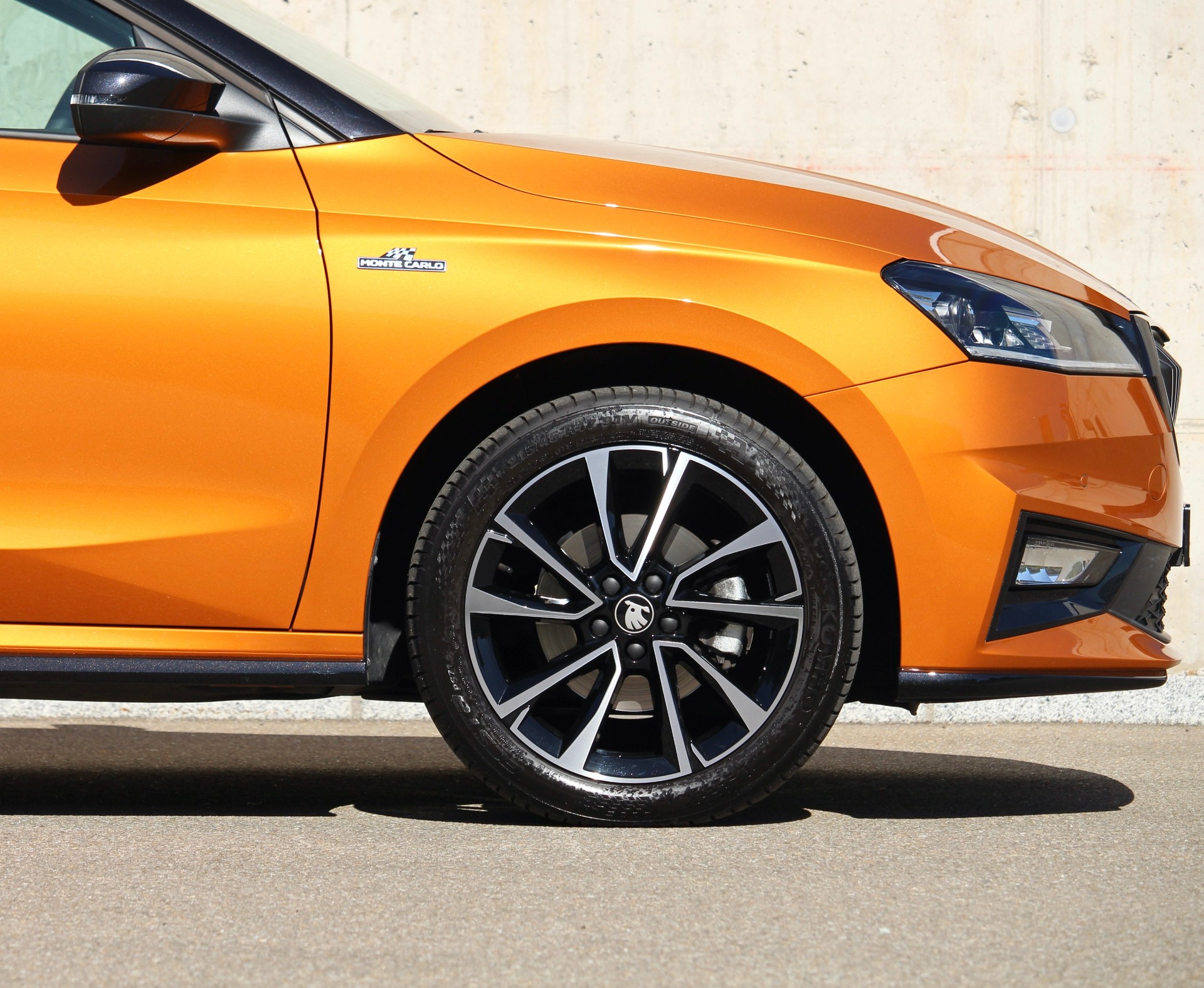 SKODA Fabia 1.5 TSI Monte Carlo DSG 150PS *Sonderlackierung Orange / Black *Panorama Glasdach *5 Jahre Werks-Garantie!-image-7