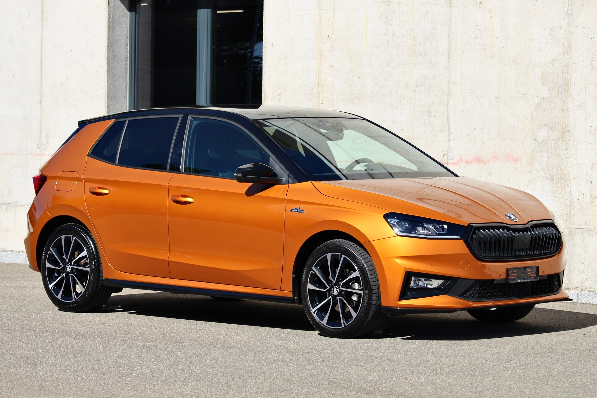 SKODA Fabia 1.5 TSI Monte Carlo DSG 150PS *Sonderlackierung Orange / Black *Panorama Glasdach *5 Jahre Werks-Garantie!-showroom-element-2