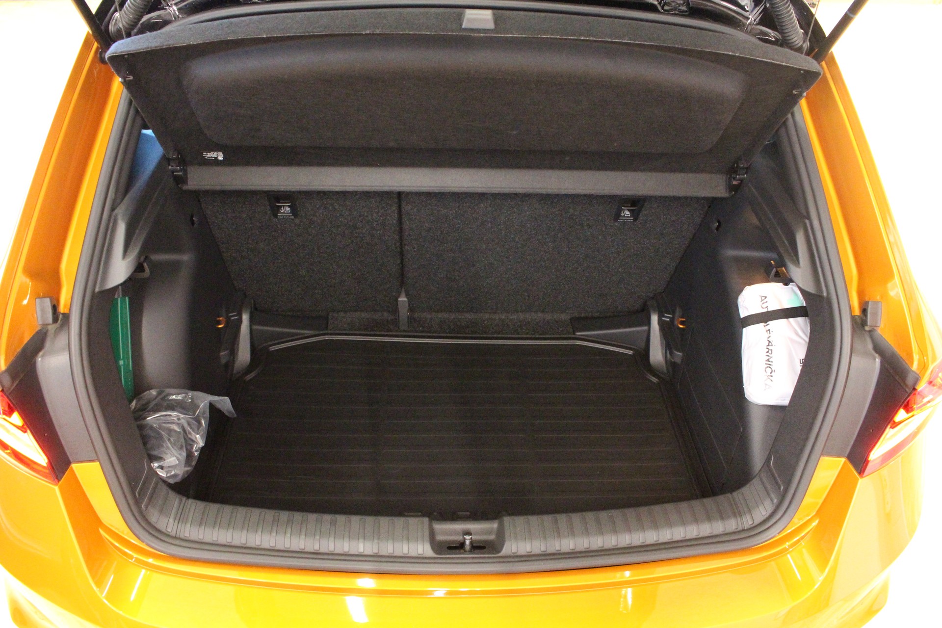 SKODA Fabia 1.5 TSI Monte Carlo DSG 150PS *Sonderlackierung Orange / Black *Panorama Glasdach *5 Jahre Werks-Garantie!-image-18