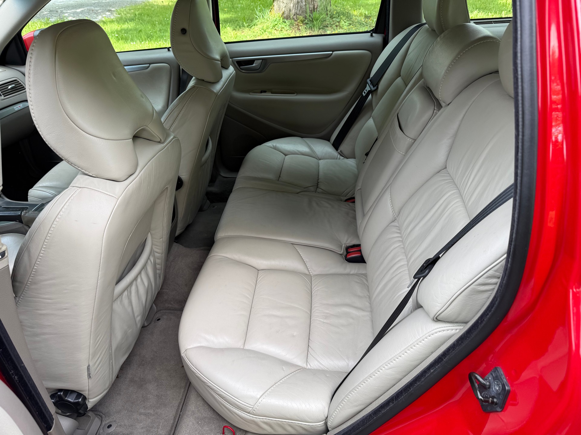 VOLVO V70 2.4 Momentum-image-8