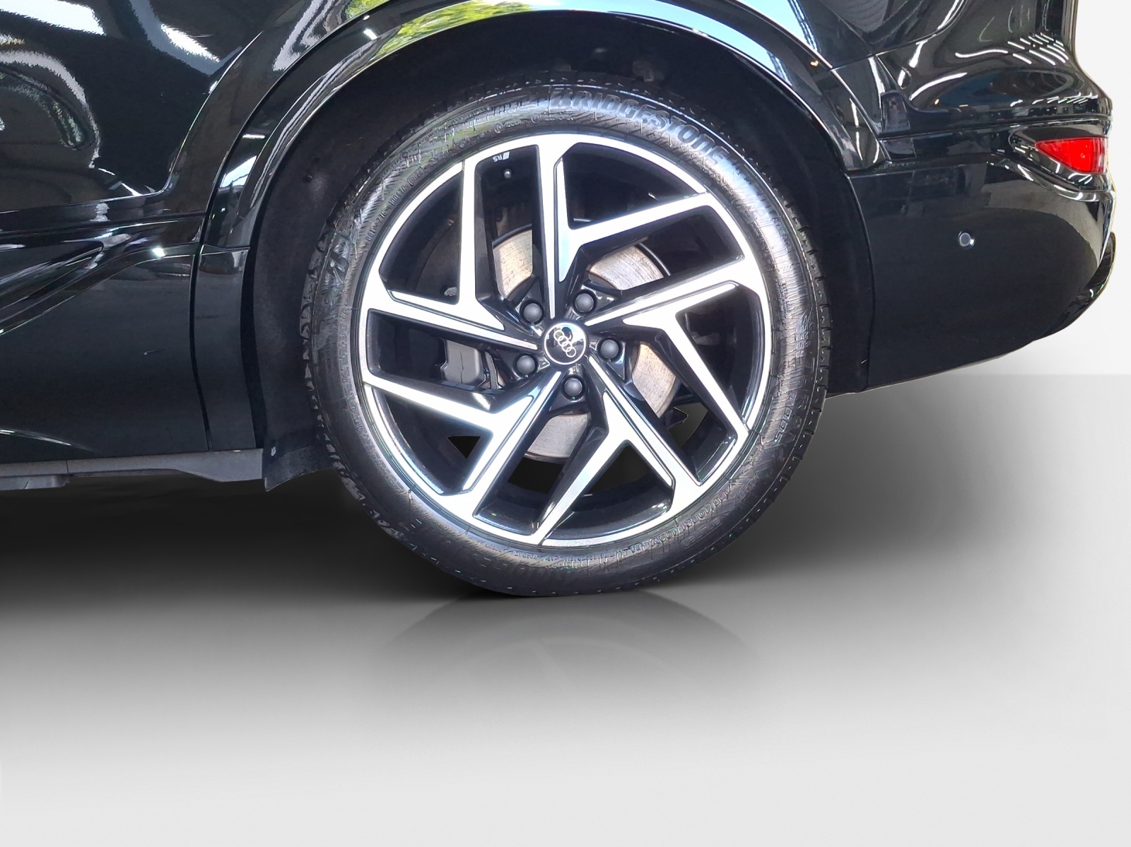 AUDI SQ6 e-tron quattro-image-13