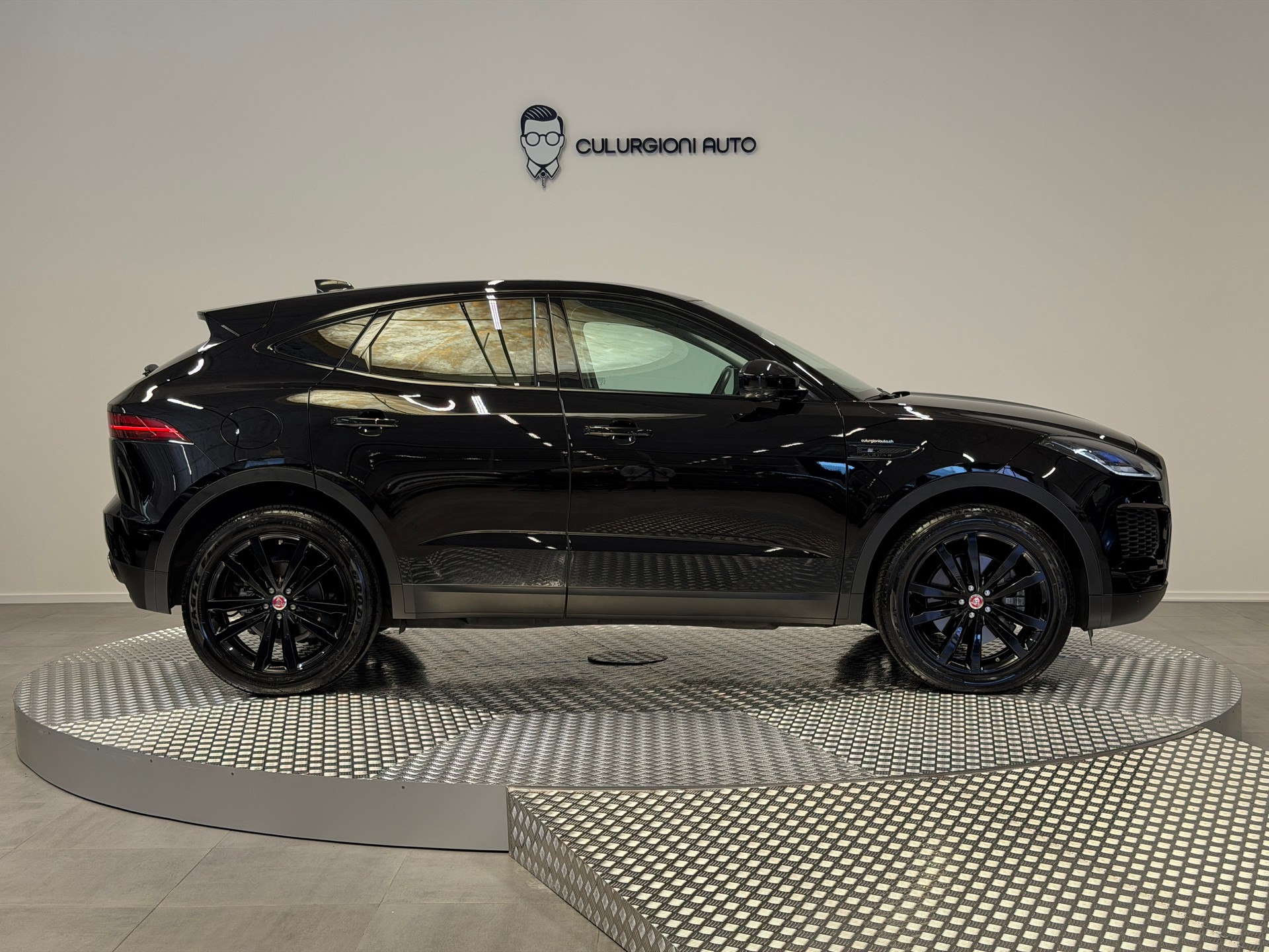 JAGUAR E-Pace 2.0 P200 S AWD Automatik-showroom-element-3
