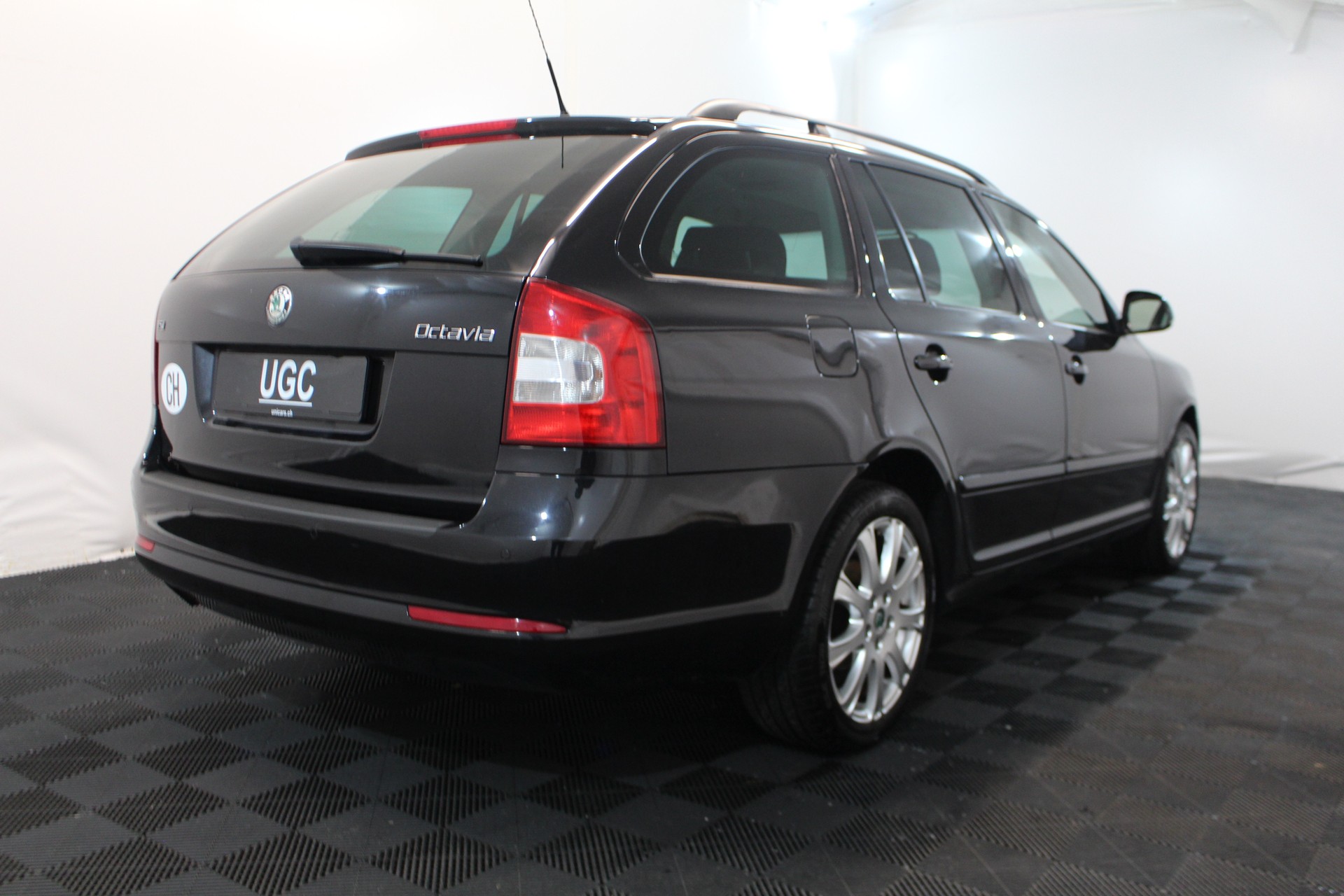 SKODA Octavia Combi 1.4 TSI Elegance-image-5