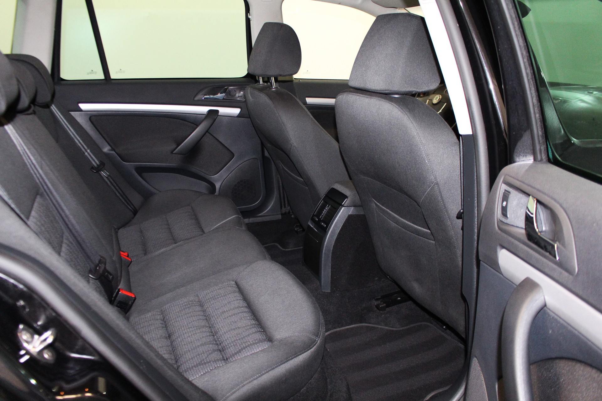 SKODA Octavia Combi 1.4 TSI Elegance-image-9