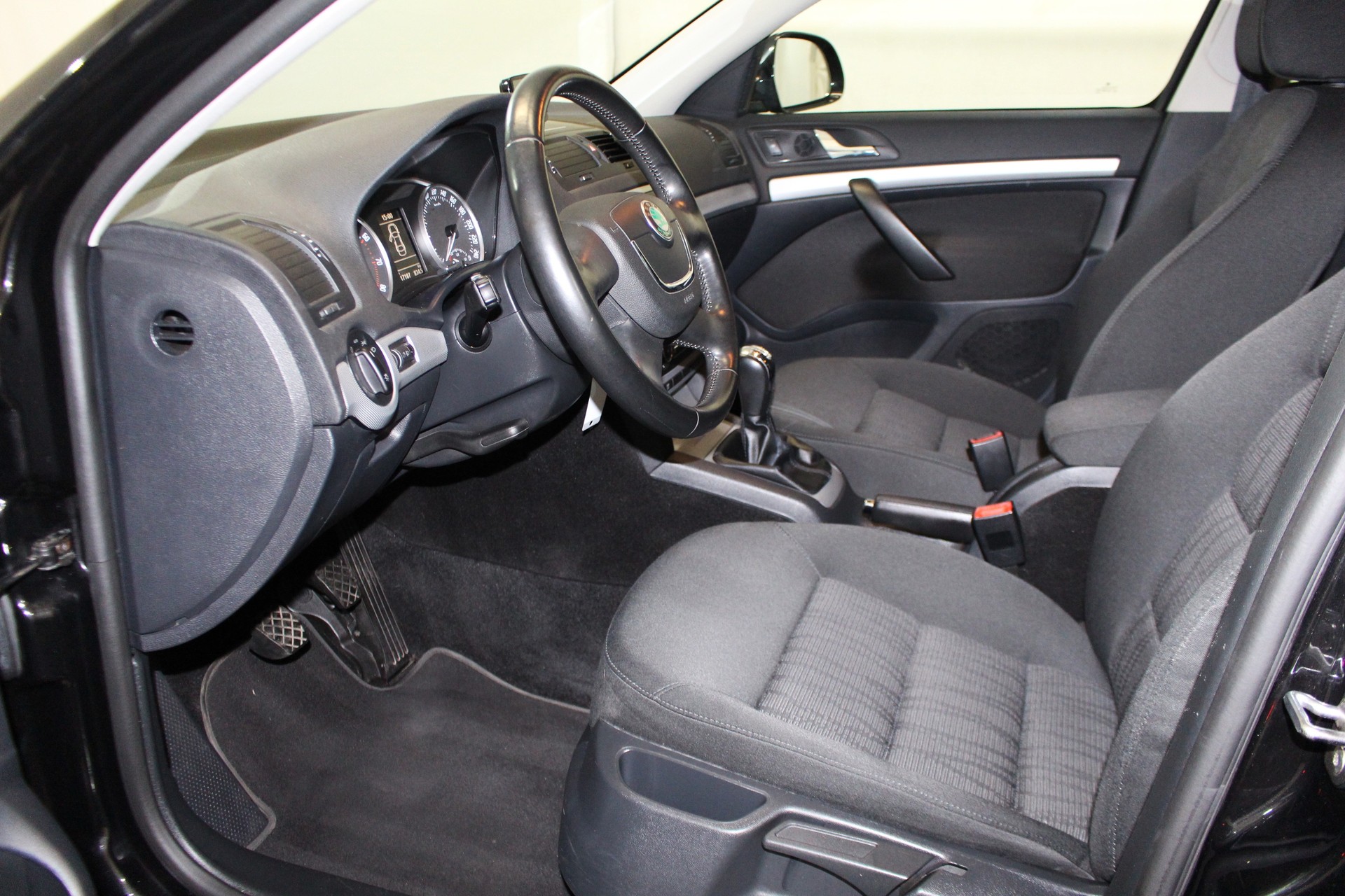 SKODA Octavia Combi 1.4 TSI Elegance-image-6