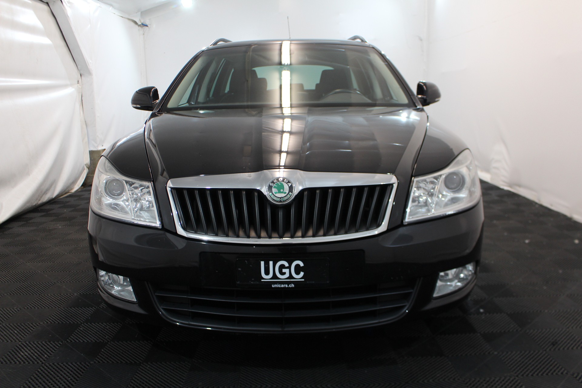SKODA Octavia Combi 1.4 TSI Elegance-showroom-element-1