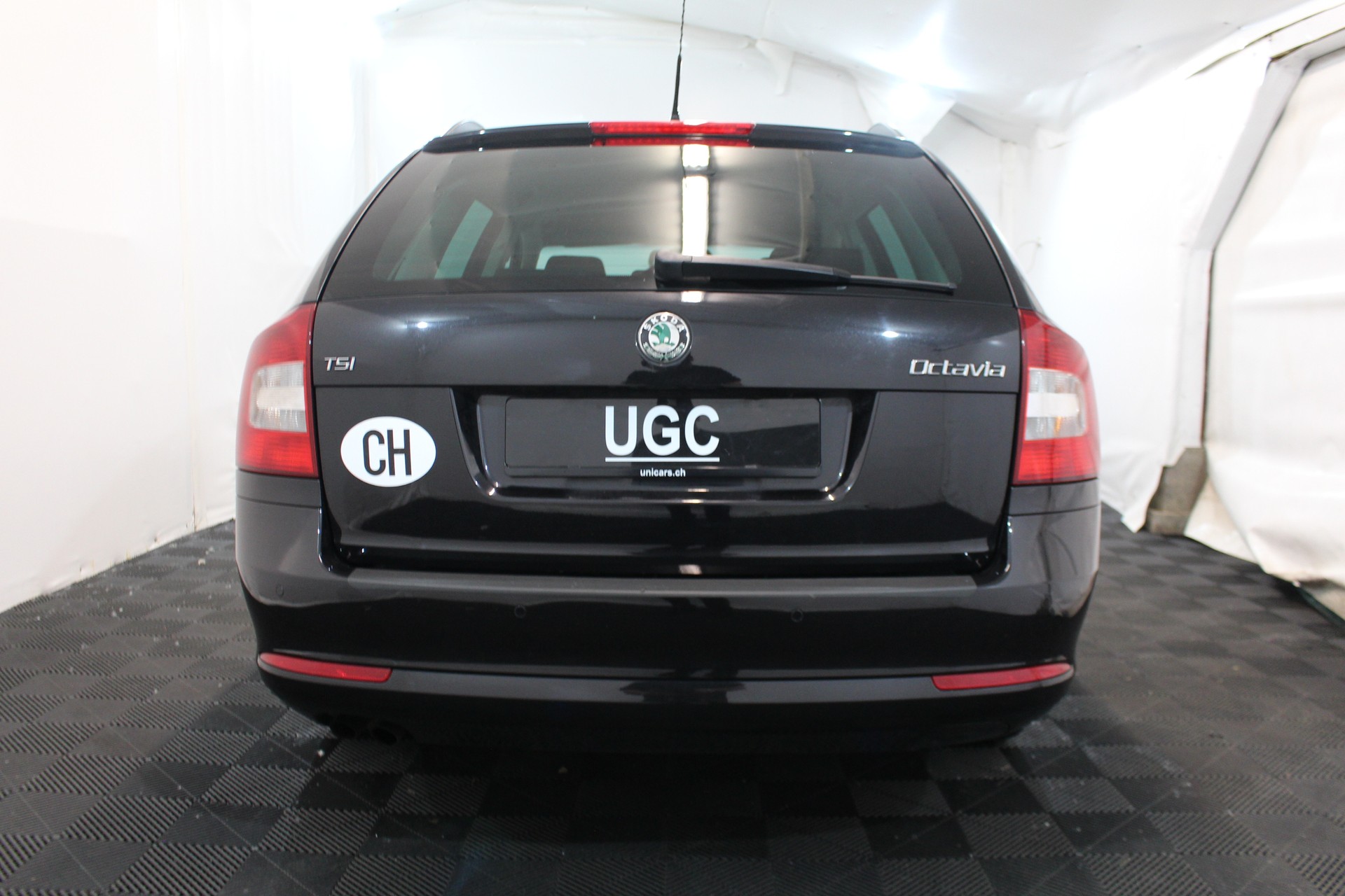 SKODA Octavia Combi 1.4 TSI Elegance-image-4