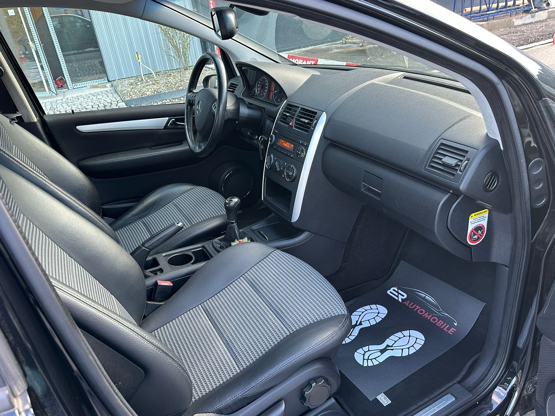 MERCEDES-BENZ A 170 Avantgarde-image-8