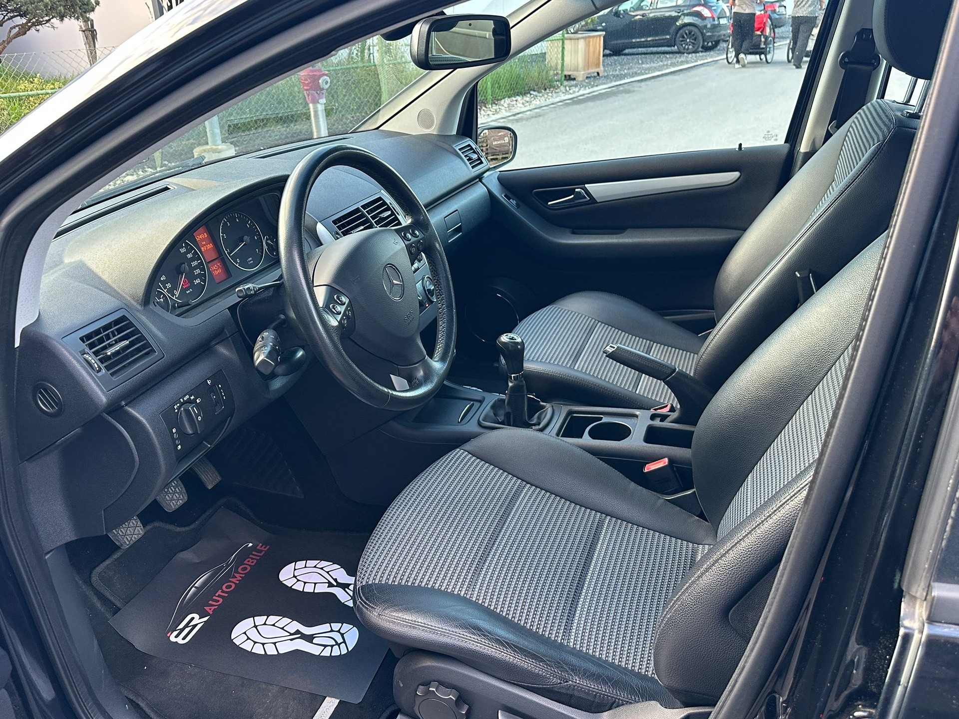MERCEDES-BENZ A 170 Avantgarde-image-10