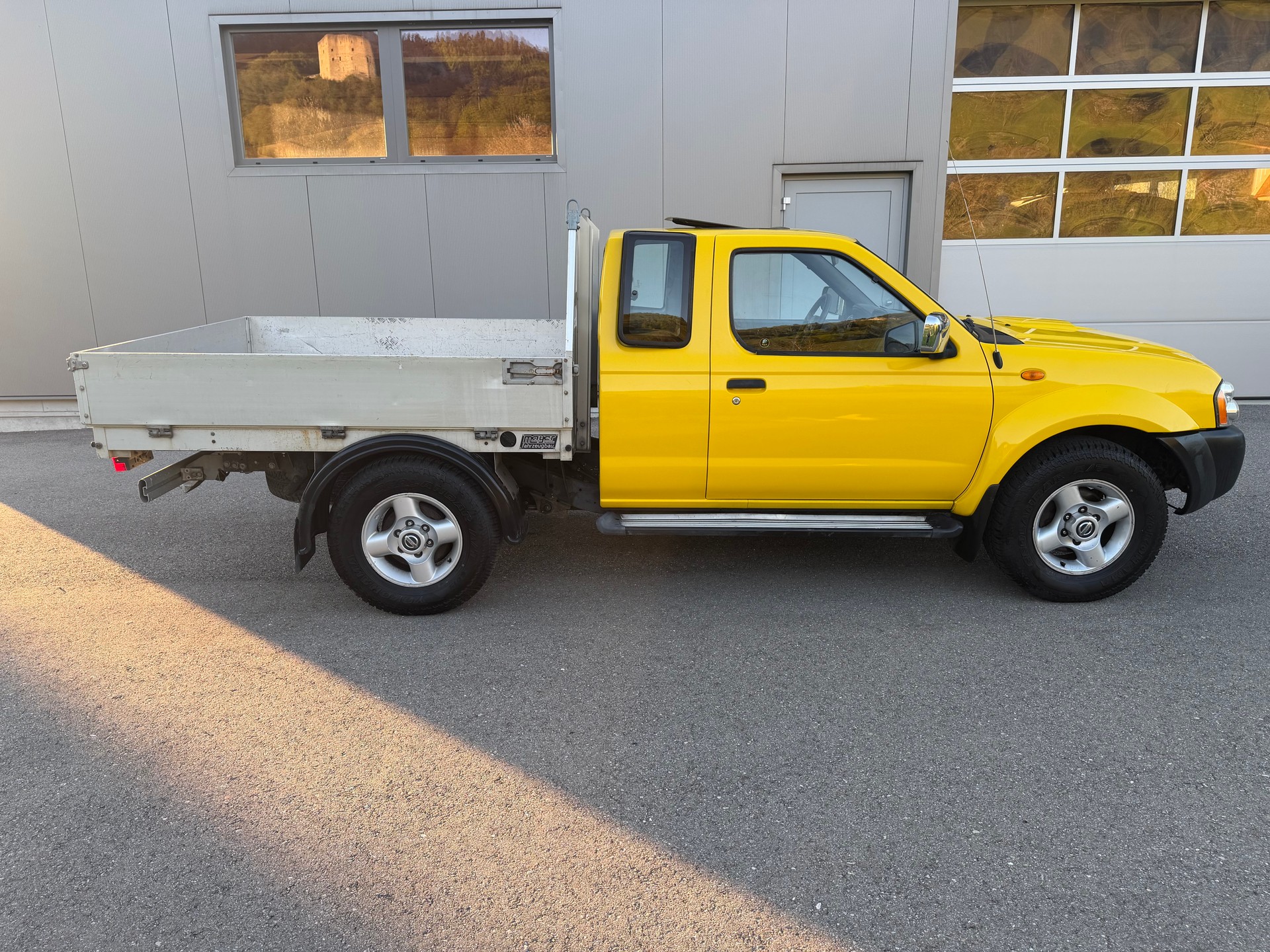 NISSAN King Cab Navara 2.5 Di 4x4-image-3