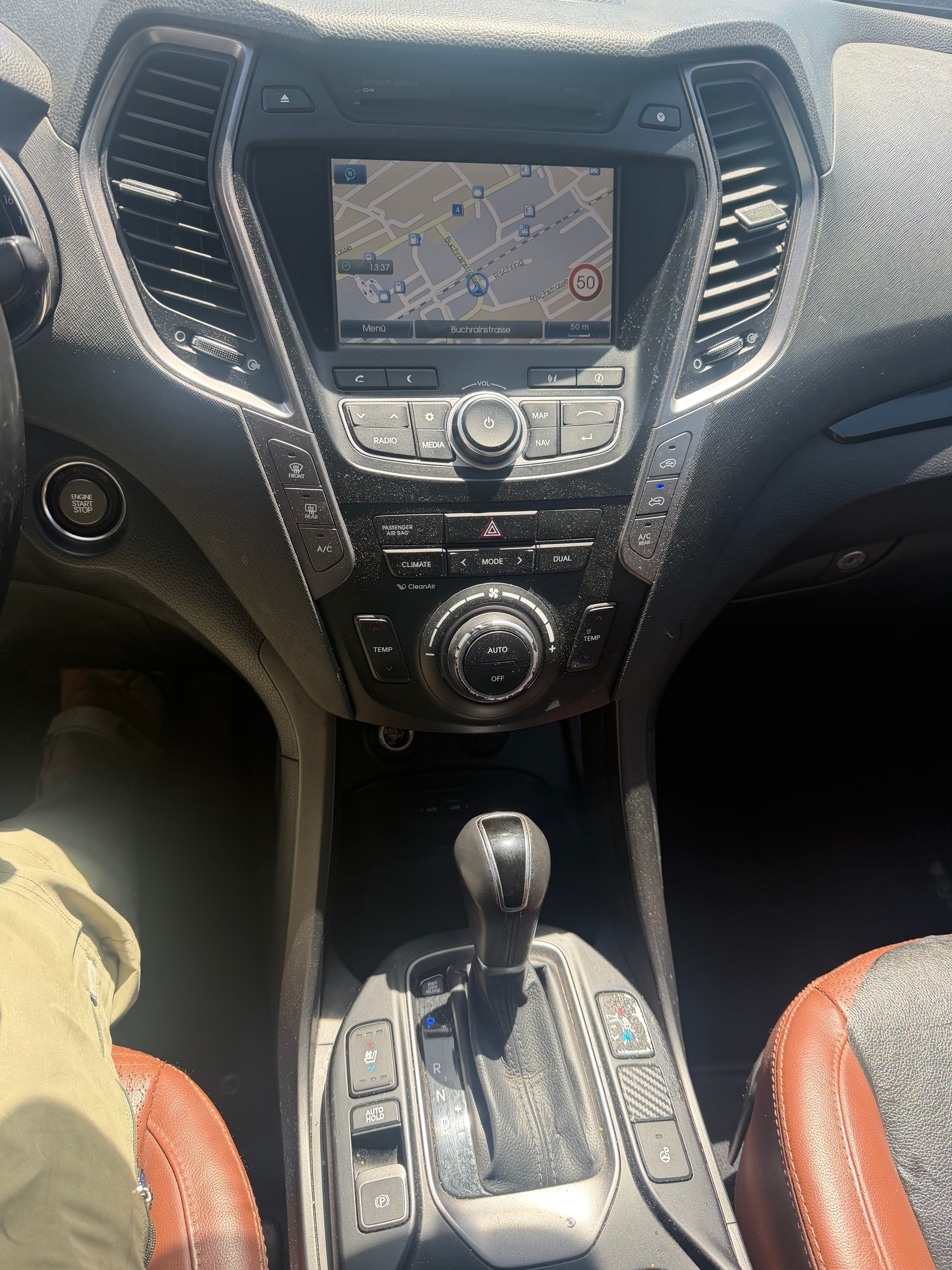 HYUNDAI Santa Fe 2.2 CRDI Comfort 4WD-image-12
