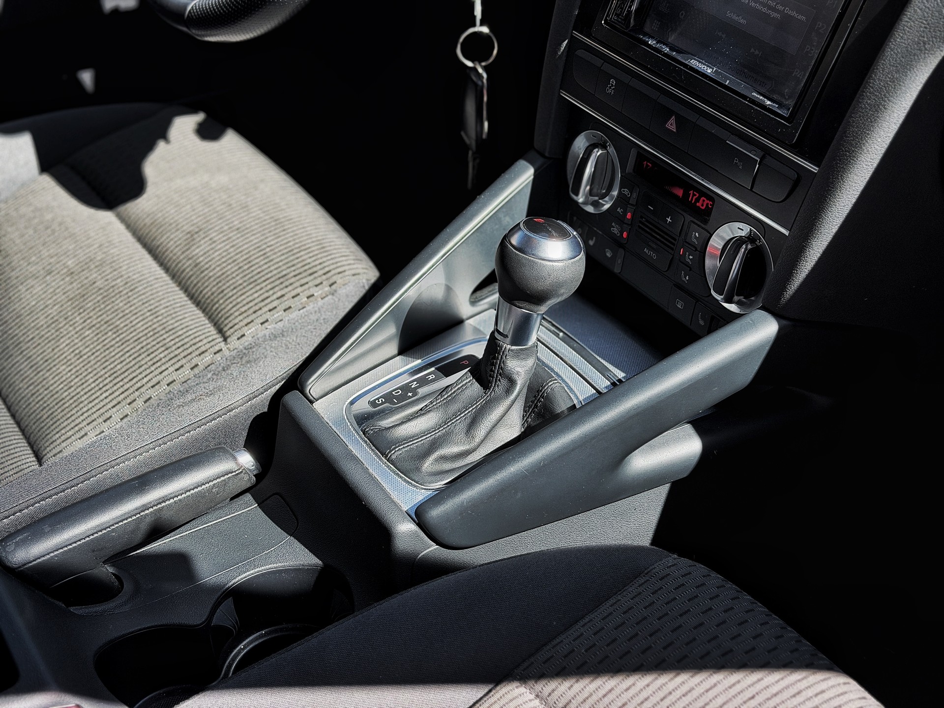 AUDI A3 Sportback 2.0 TFSI Ambition quattro S-tronic-image-25