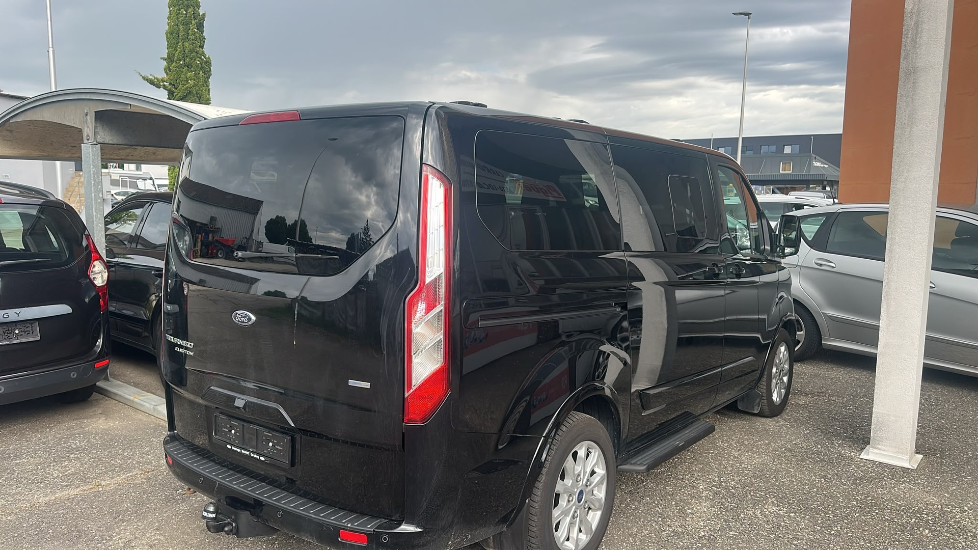 FORD Tourneo Custom 310 L1H1 Titanium SelectShift A-image-3