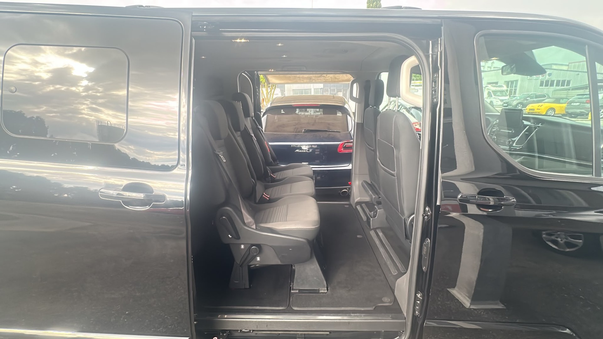 FORD Tourneo Custom 310 L1H1 Titanium SelectShift A-image-12