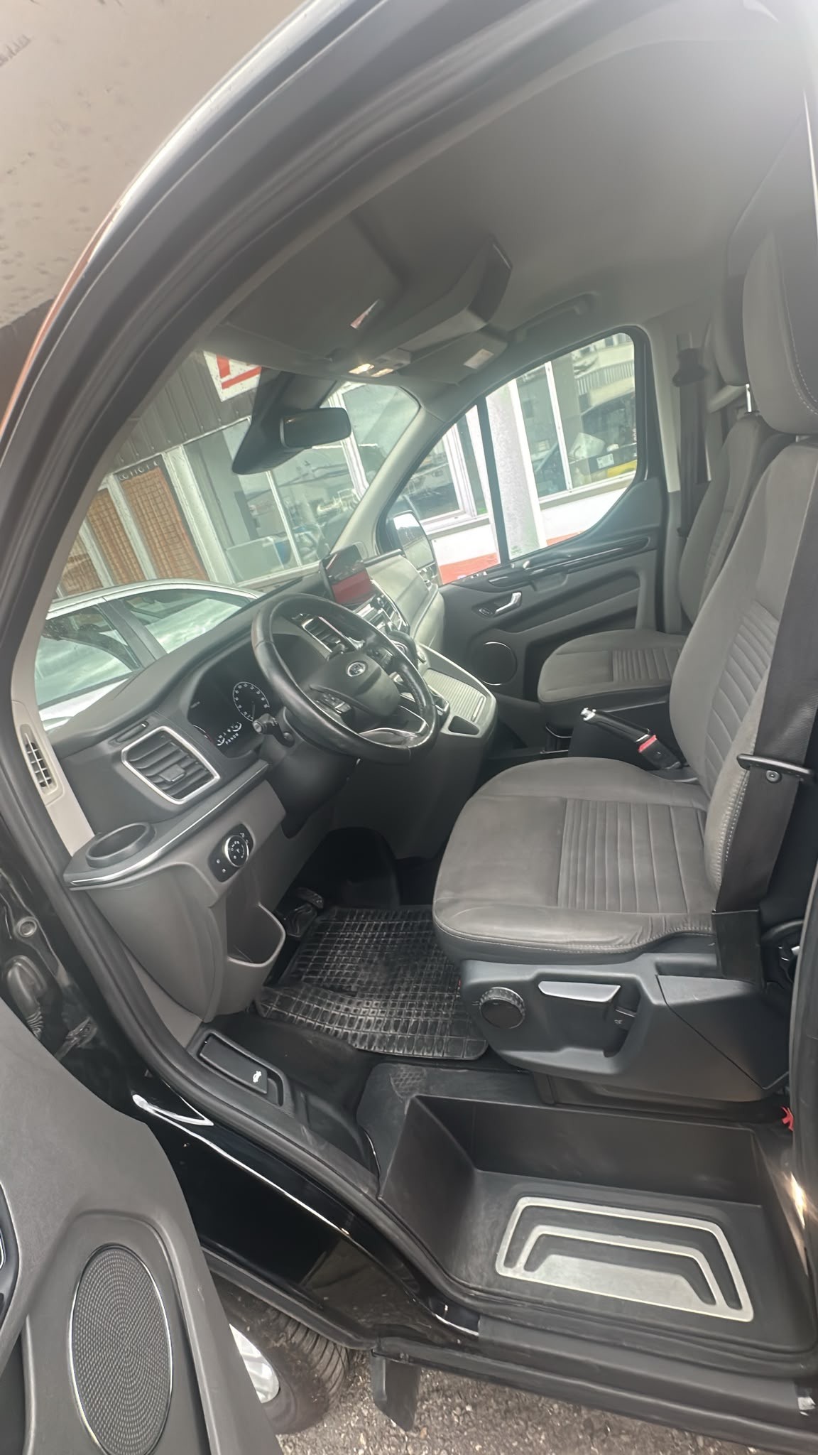 FORD Tourneo Custom 310 L1H1 Titanium SelectShift A-image-9