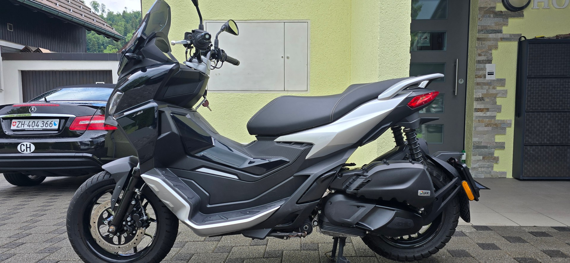 APRILIA SR 125 GT ABS-image-0