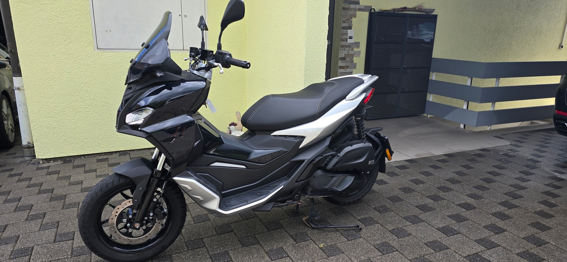 APRILIA SR 125 GT ABS-image-10