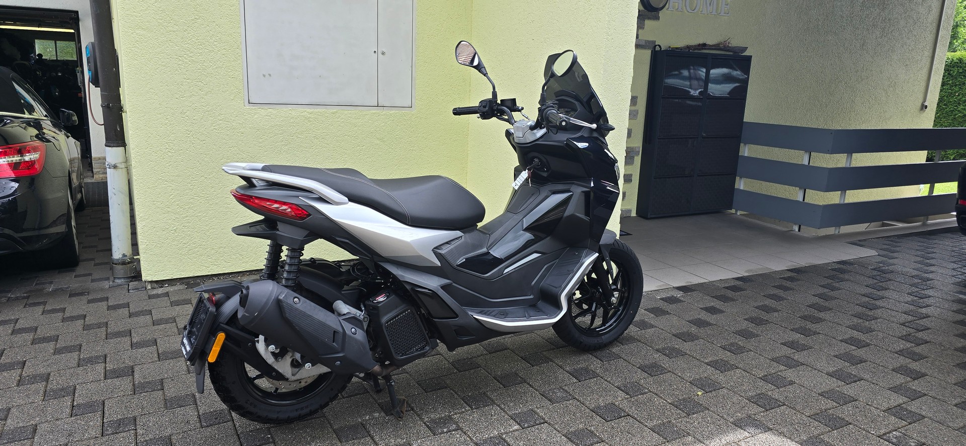 APRILIA SR 125 GT ABS-image-8