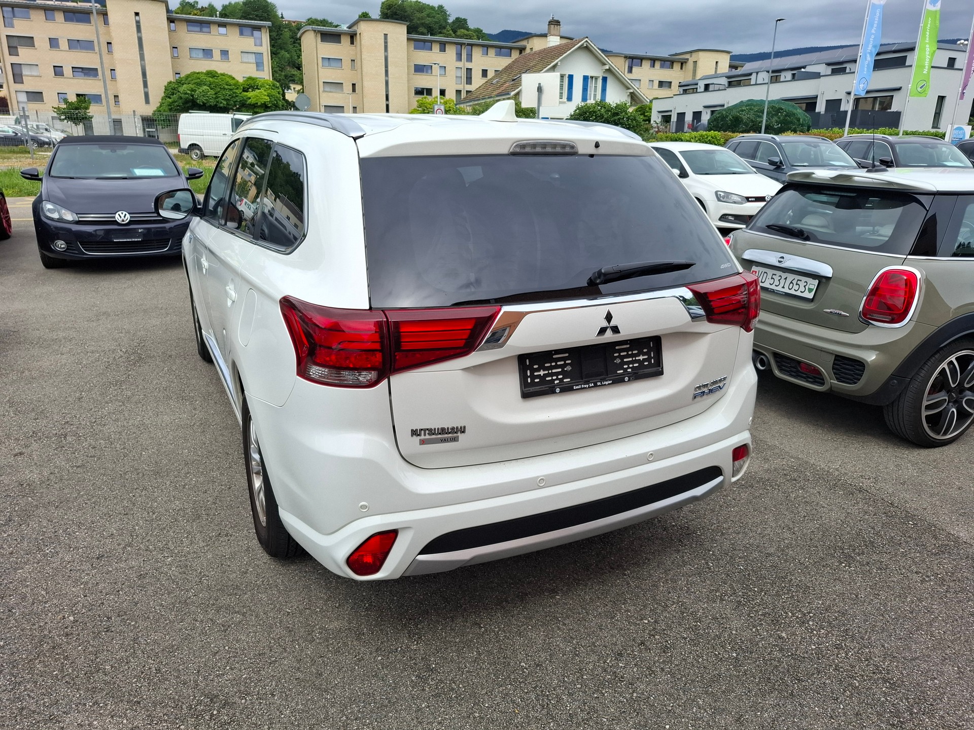 MITSUBISHI Outlander 2.0 PHEV Value 4WD Automatic-image-3