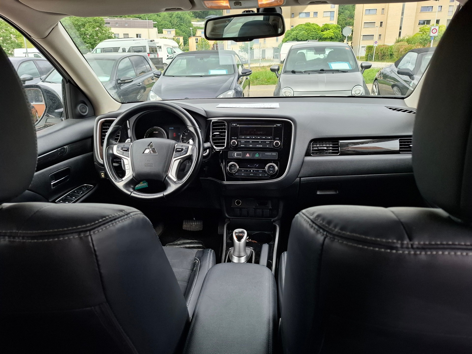 MITSUBISHI Outlander 2.0 PHEV Value 4WD Automatic-image-9