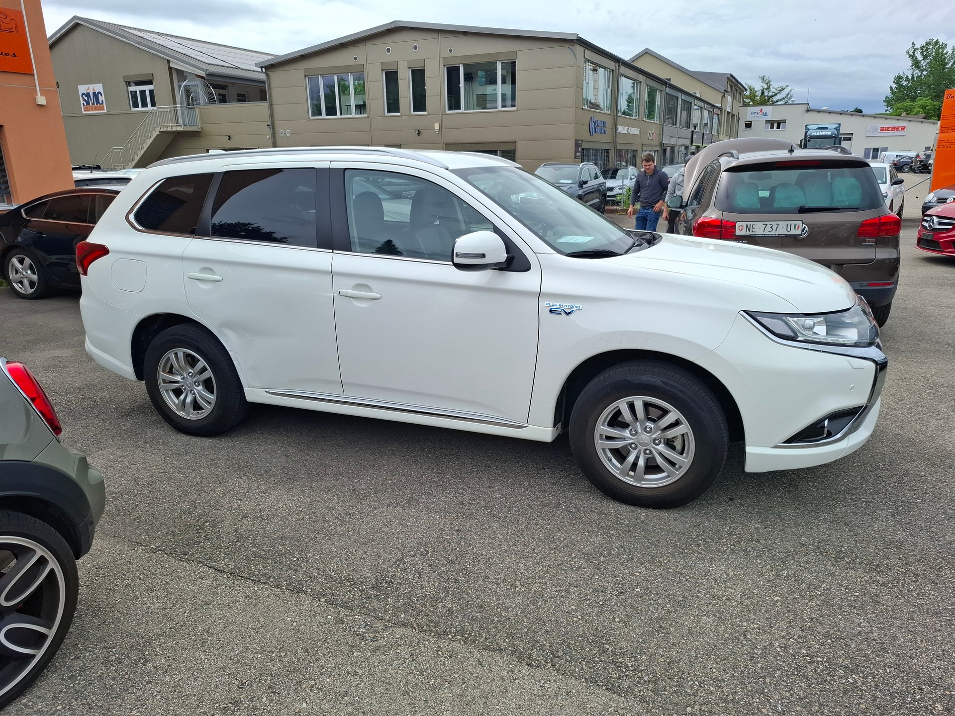 MITSUBISHI Outlander 2.0 PHEV Value 4WD Automatic-image-5