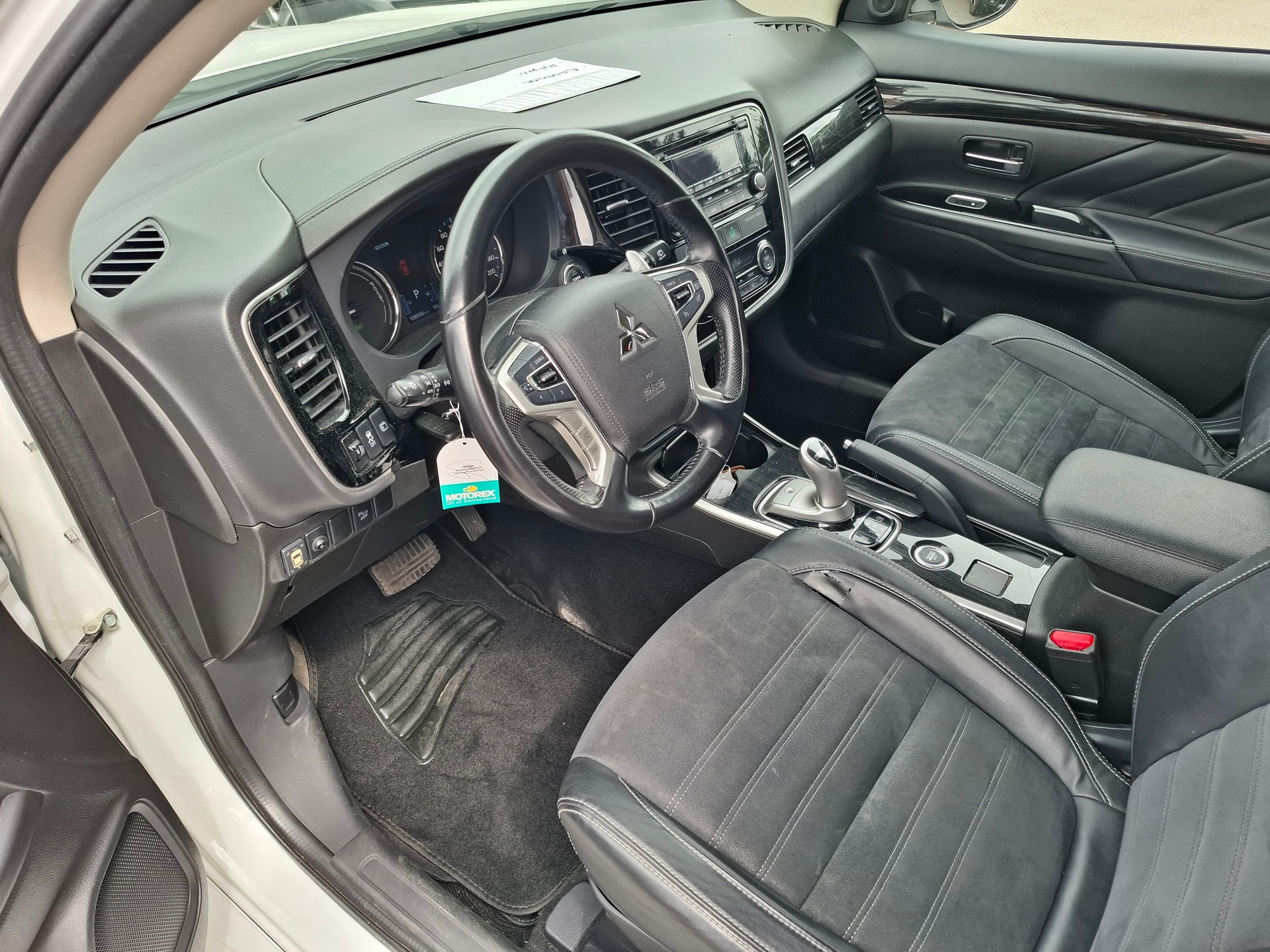 MITSUBISHI Outlander 2.0 PHEV Value 4WD Automatic-image-7
