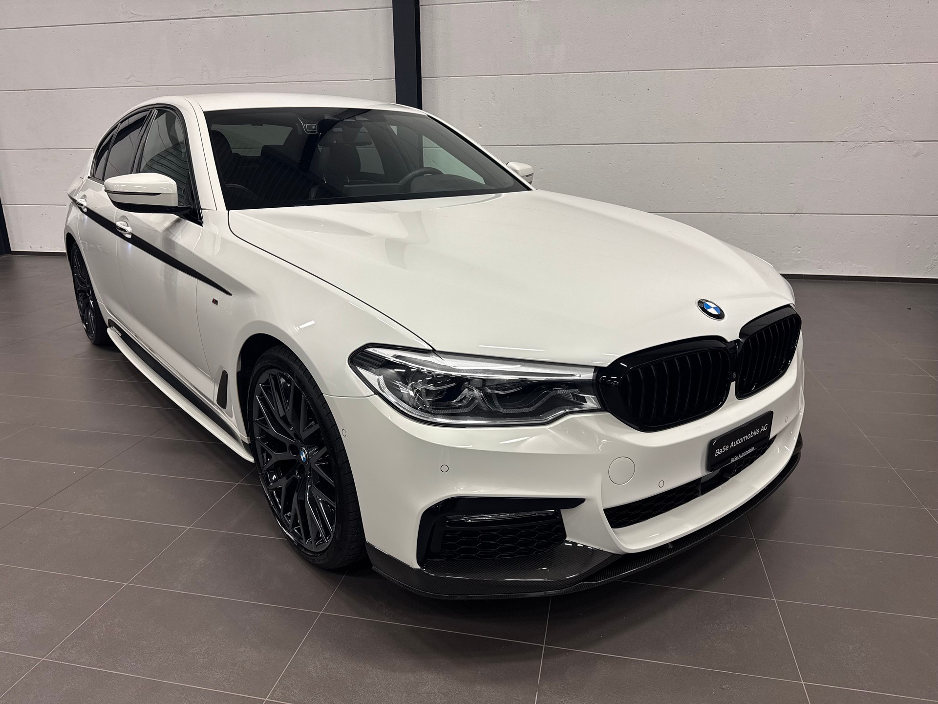 BMW 520d xDrive Steptronic M Paket-showroom-element-1