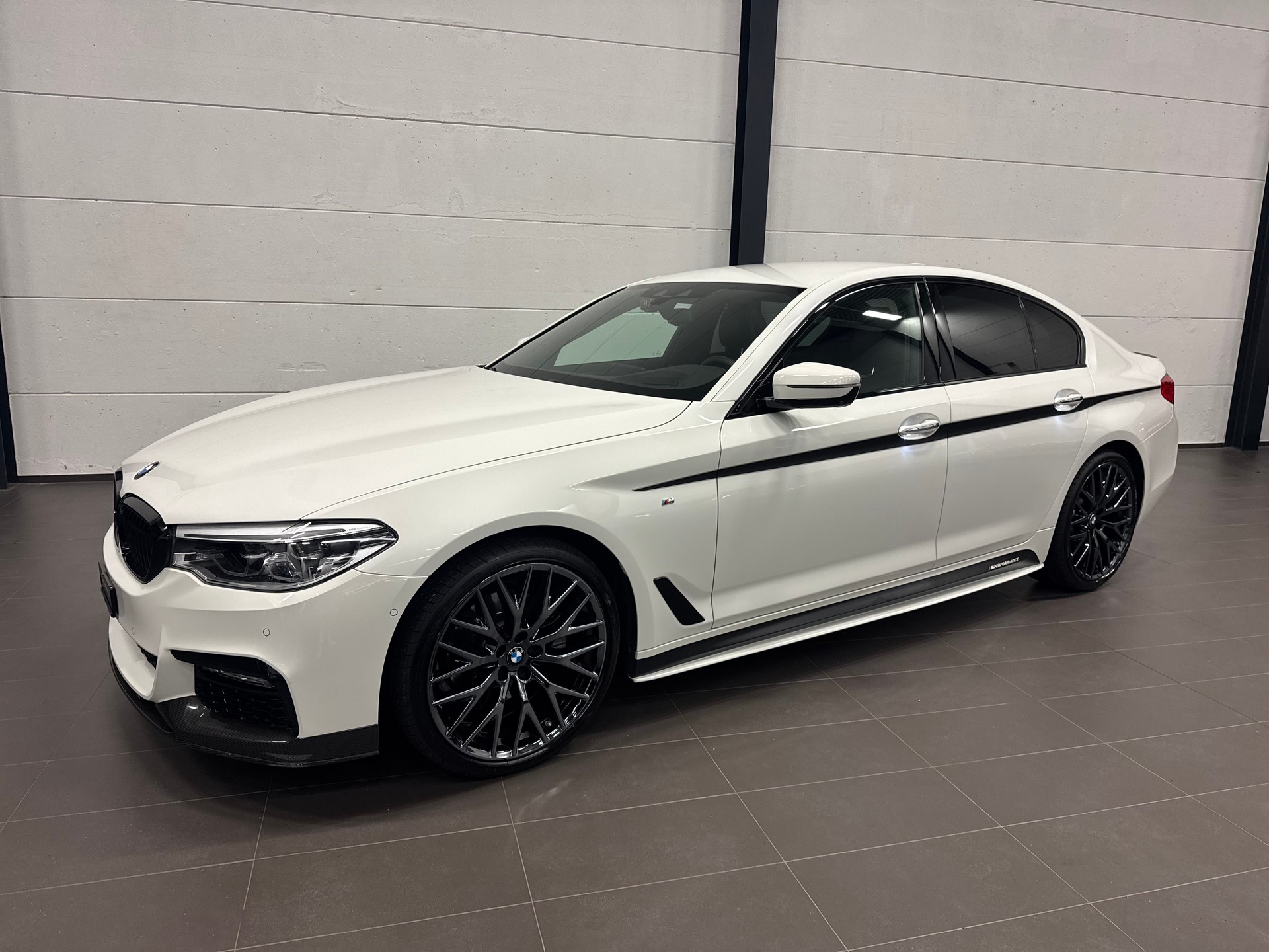 BMW 520d xDrive Steptronic M Paket-showroom-element-2