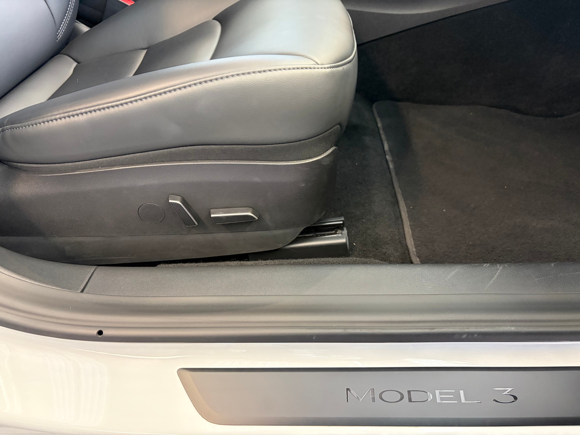 TESLA Model 3 | CH Fahrzeug | Erstbesitz | TOP Gepflegt | Enhanced Autopilot |-image-31