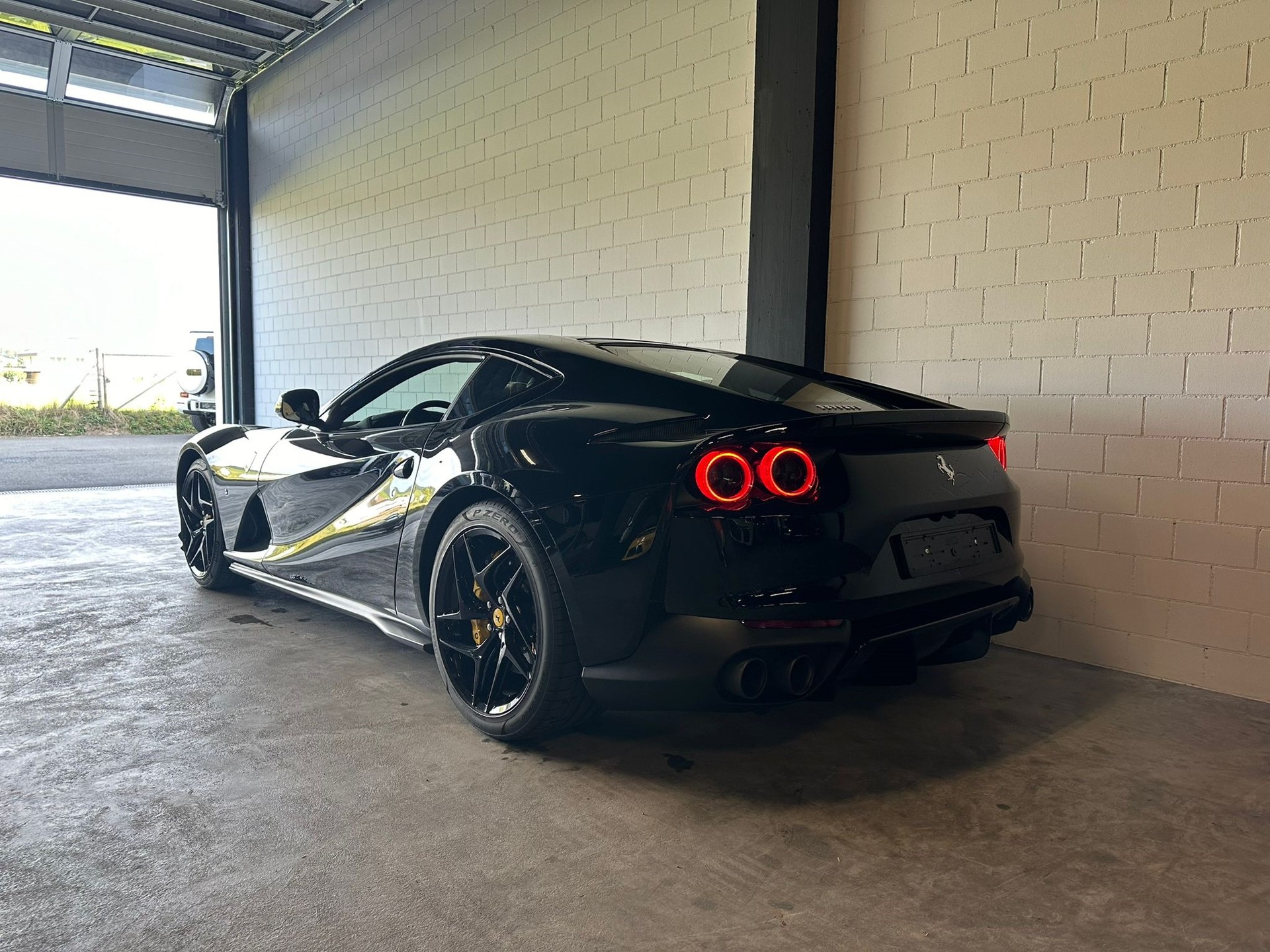 FERRARI 812 Superfast Atelier-Fahrzeug-showroom-element-2
