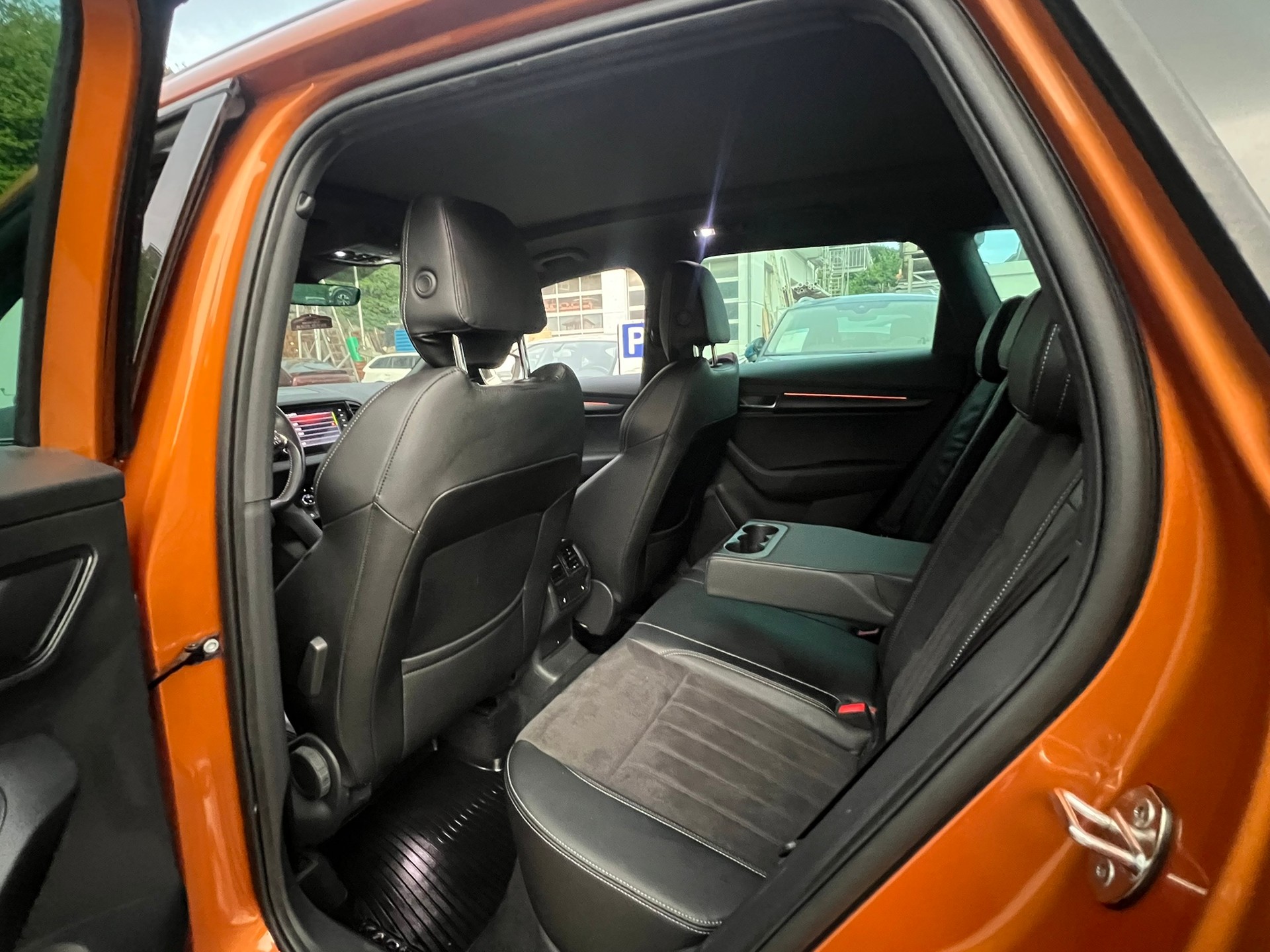 SKODA Karoq 2.0 TDI CR Sport Line 4x4 DSG-image-9