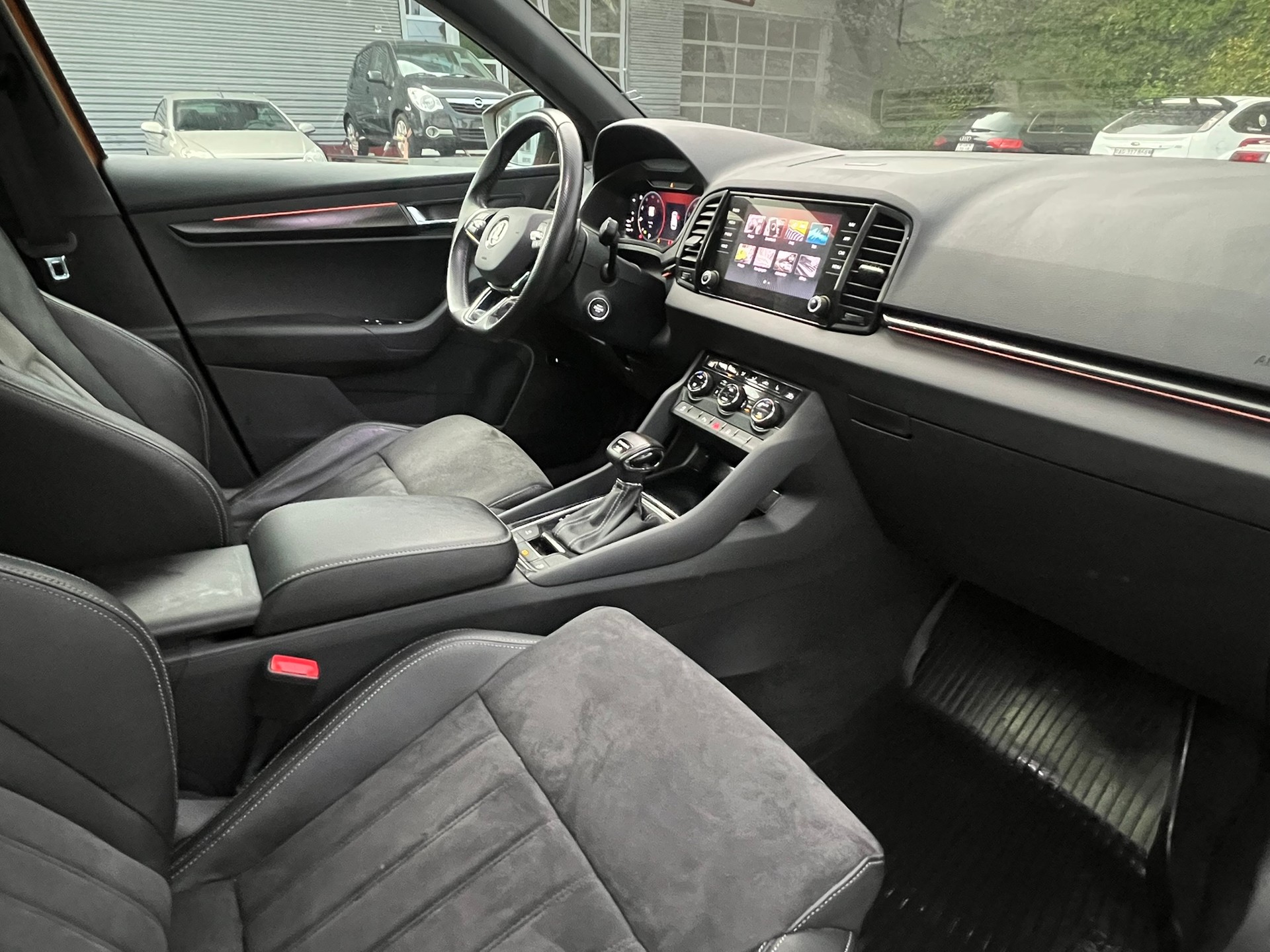 SKODA Karoq 2.0 TDI CR Sport Line 4x4 DSG-image-15