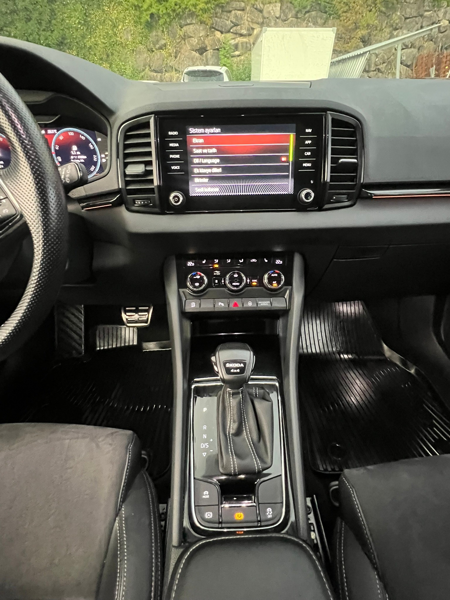 SKODA Karoq 2.0 TDI CR Sport Line 4x4 DSG-image-11