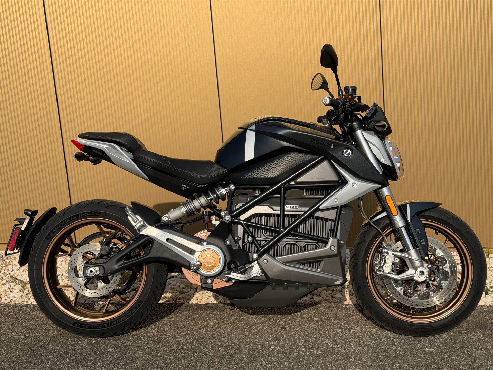 ZERO SR F Premium 15.6 kW/h-showroom-element-3