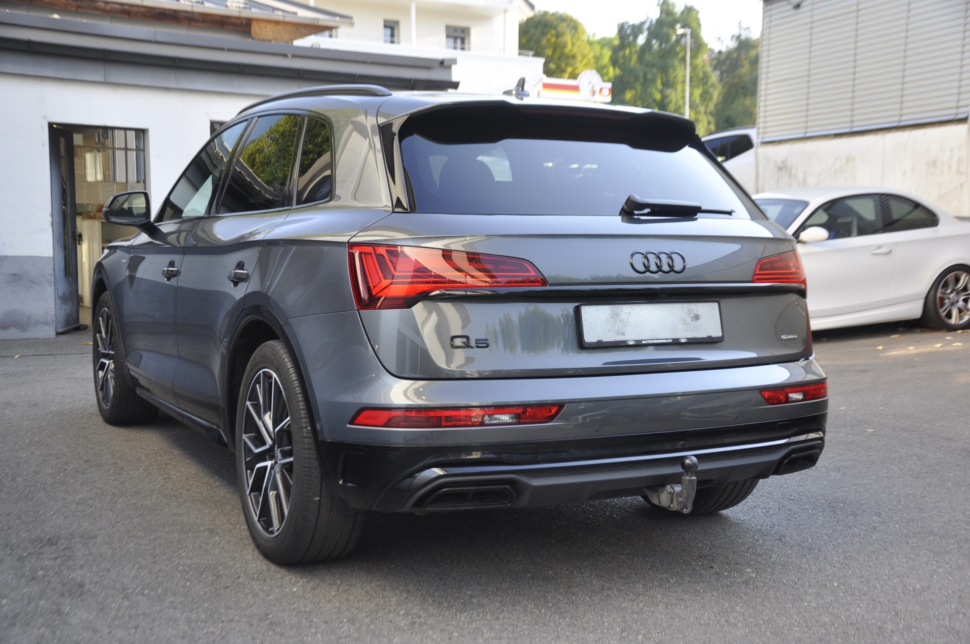 AUDI Q5 40 TDI Black Edition S line competition quattro S-tronic I Anhängerkupplung-image-14