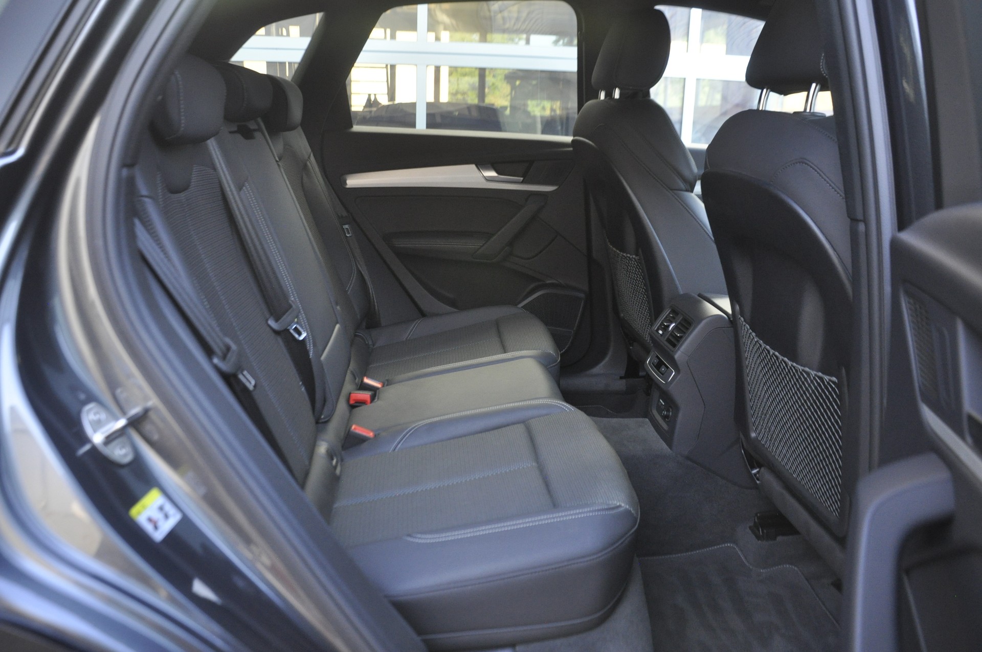 AUDI Q5 40 TDI Black Edition S line competition quattro S-tronic I Anhängerkupplung-image-8