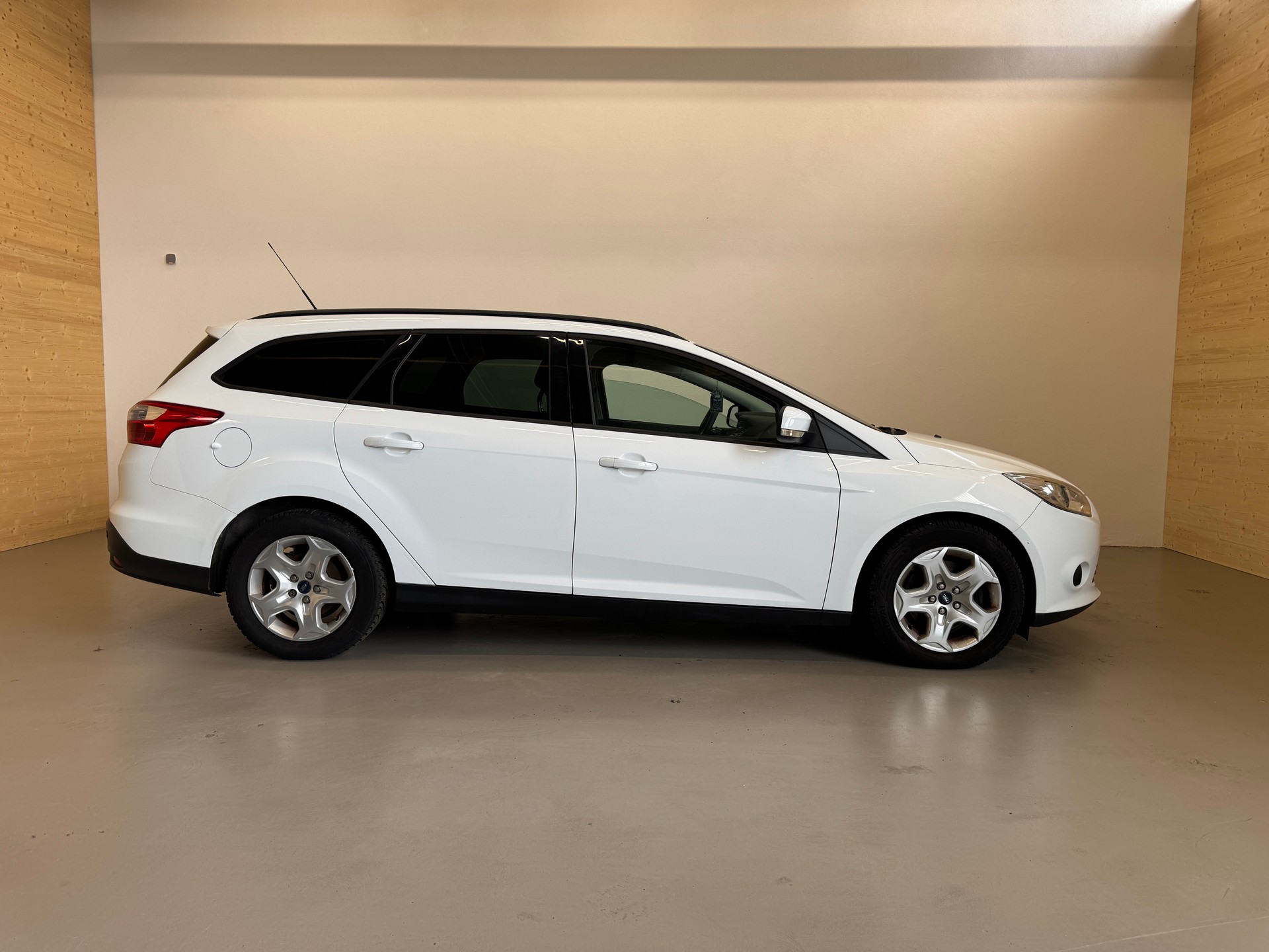 FORD Focus 1.0 SCTi Carving-showroom-element-1